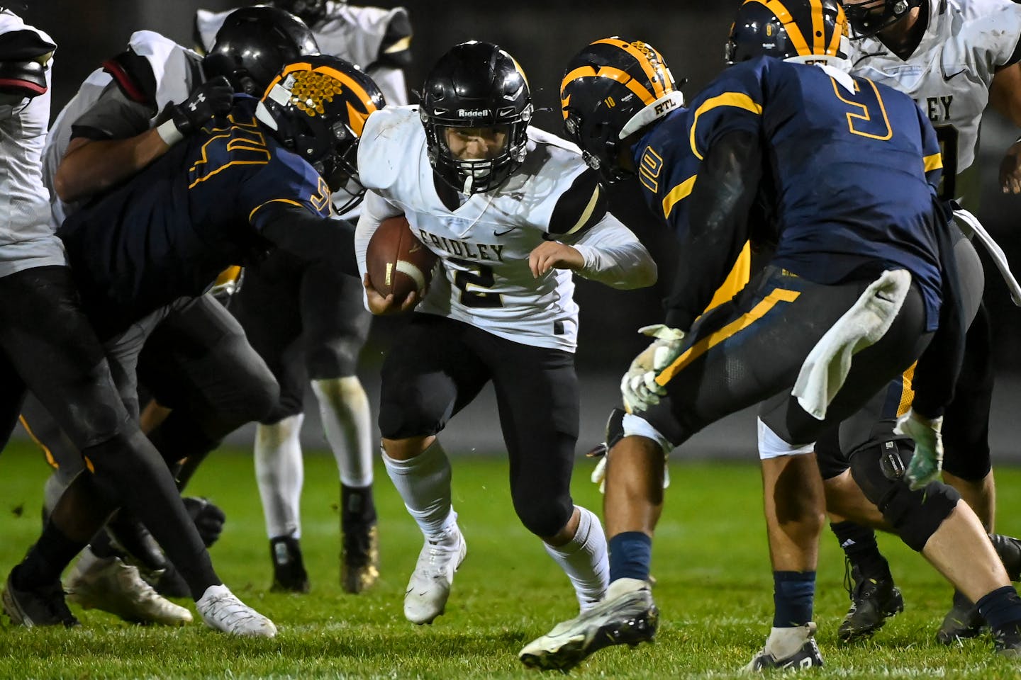 Fridley running back Zachary Gotsch (2) rushes the ball against Columbia Heights during the first half of a high school football game Wednesday, Oct. 20, 2021 at Columbia Heights High School in Columbia Heights, Minn. ] AARON LAVINSKY • aaron.lavinsky@startribune.com