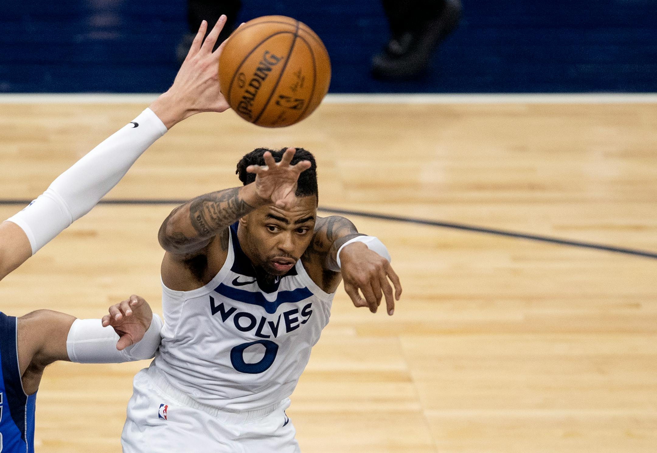 D'Angelo Russell (0) of the Minnesota Timberwolves passed the ball in the second quarter.