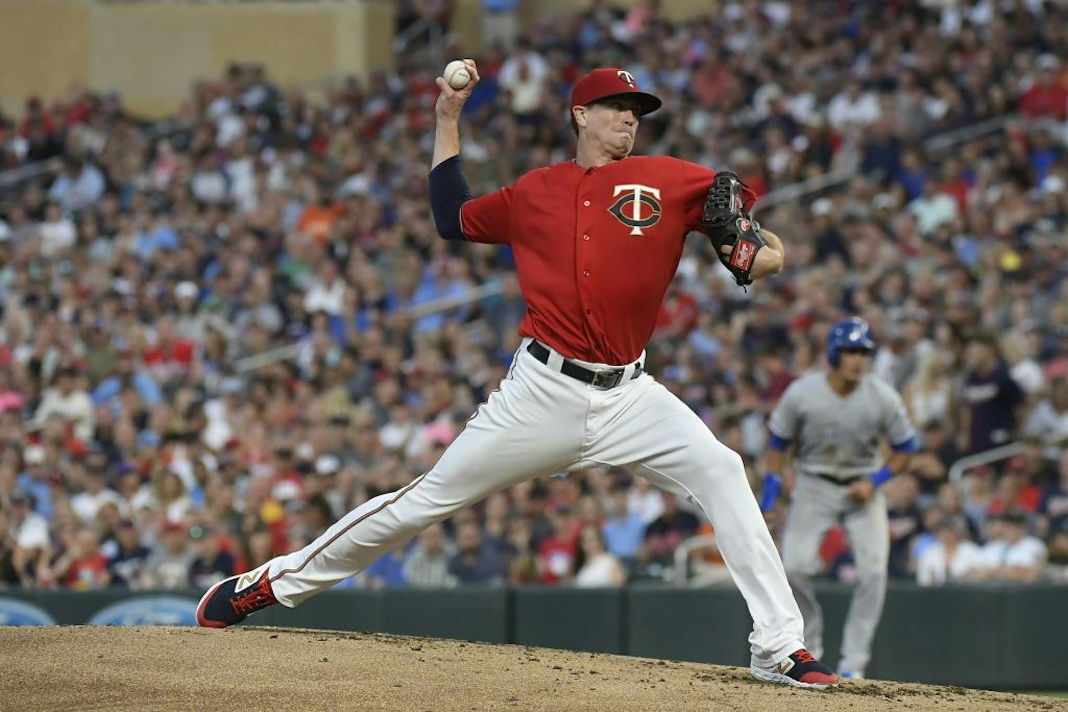 Minnesota Twins starting pitcher Kyle Gibson (44) threw a pitch against the Kansas City Royals in the top of the second inning Saturday night.