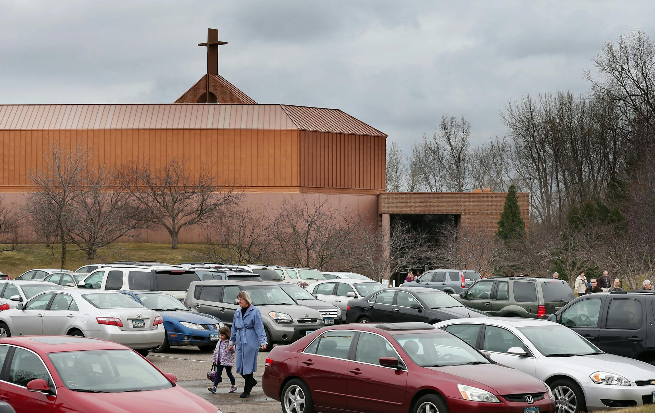 Parishioners walked to there cars after attending the last worship services at North Heights Lutheran Church Sunday March 13, 2016 in Arden Hills, MN. ] Jerry Holt/Jerry.Holt@Startribune.com ORG XMIT: MIN1603131154410251 ORG XMIT: MIN1603131408100256