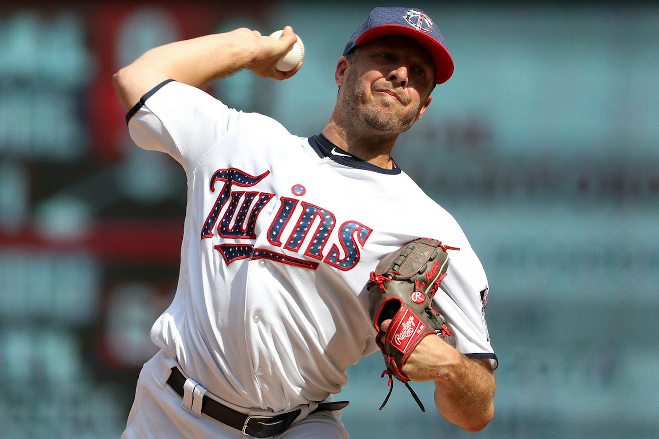 Minnesota Twins relief pitcher Brandon Kintzler (27) delivered a pitch in the ninth inning.