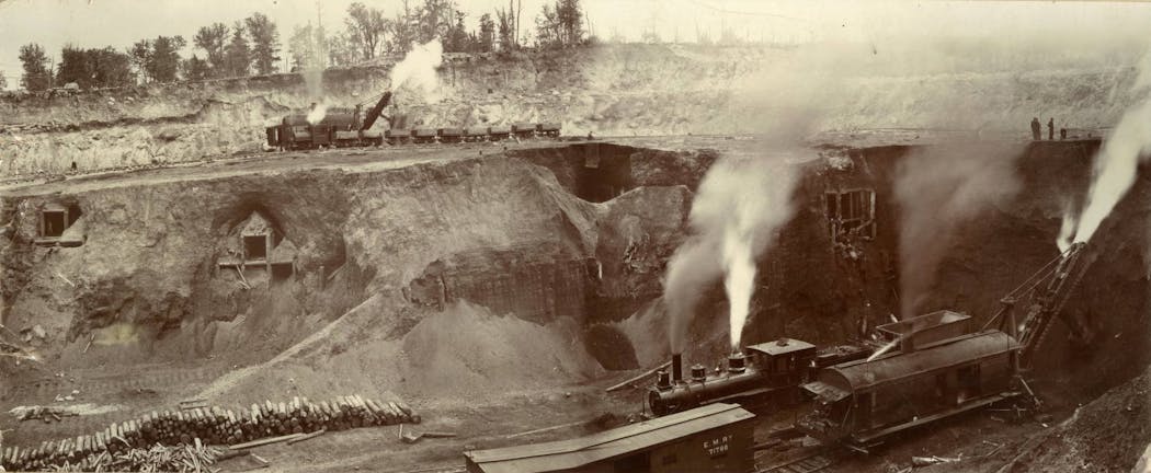 The Mahoning pit mine in Hibbing, as photographed in 1903.