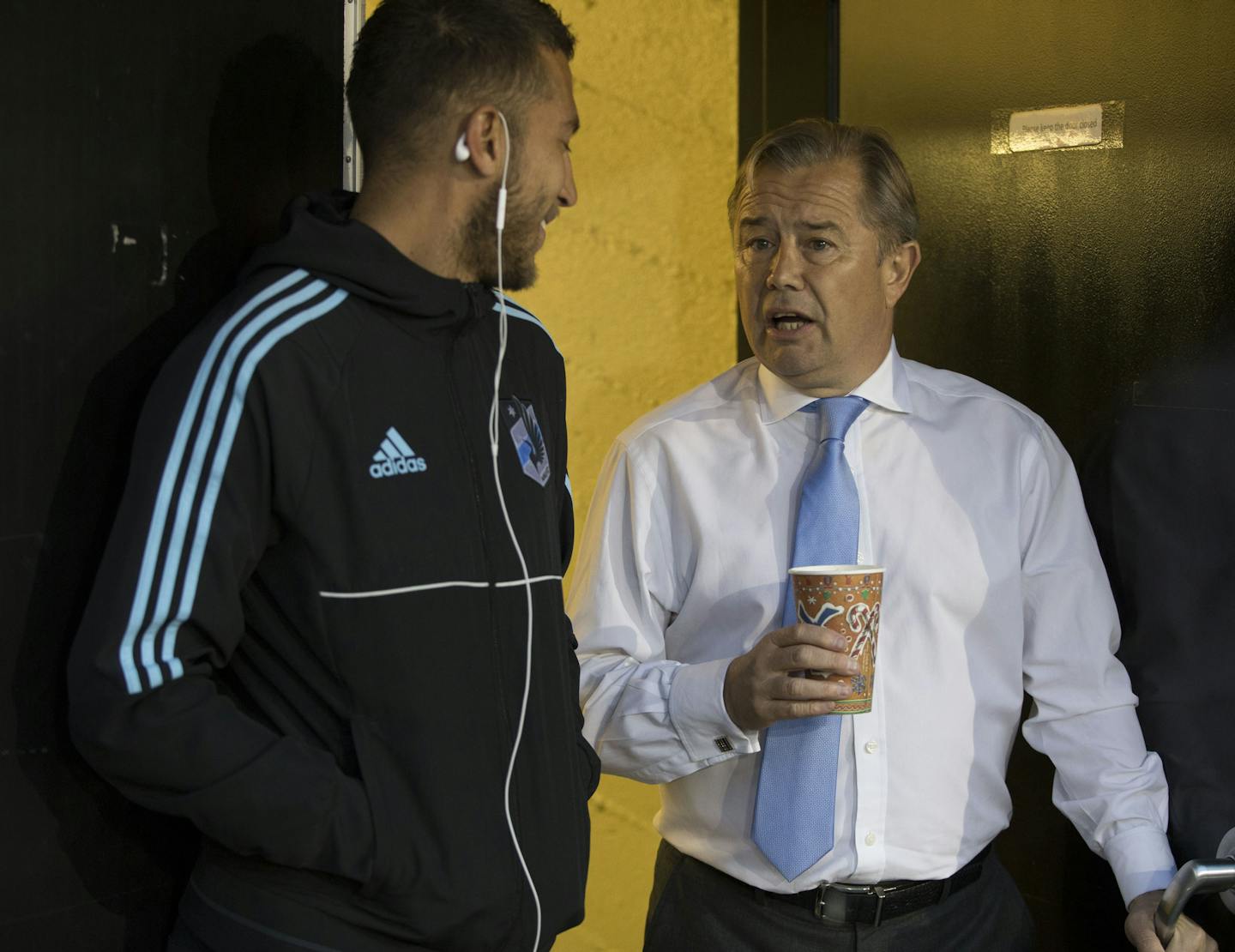 Minnesota United head coach Adrian Heath talks with Francisco Calvo before the team warmed up in MLS soccer game against the Portland Timbers in Portland, Ore., Mar. 3, 2017. (AP Photo/Randy L. Rasmussen) ORG XMIT: ORRR101