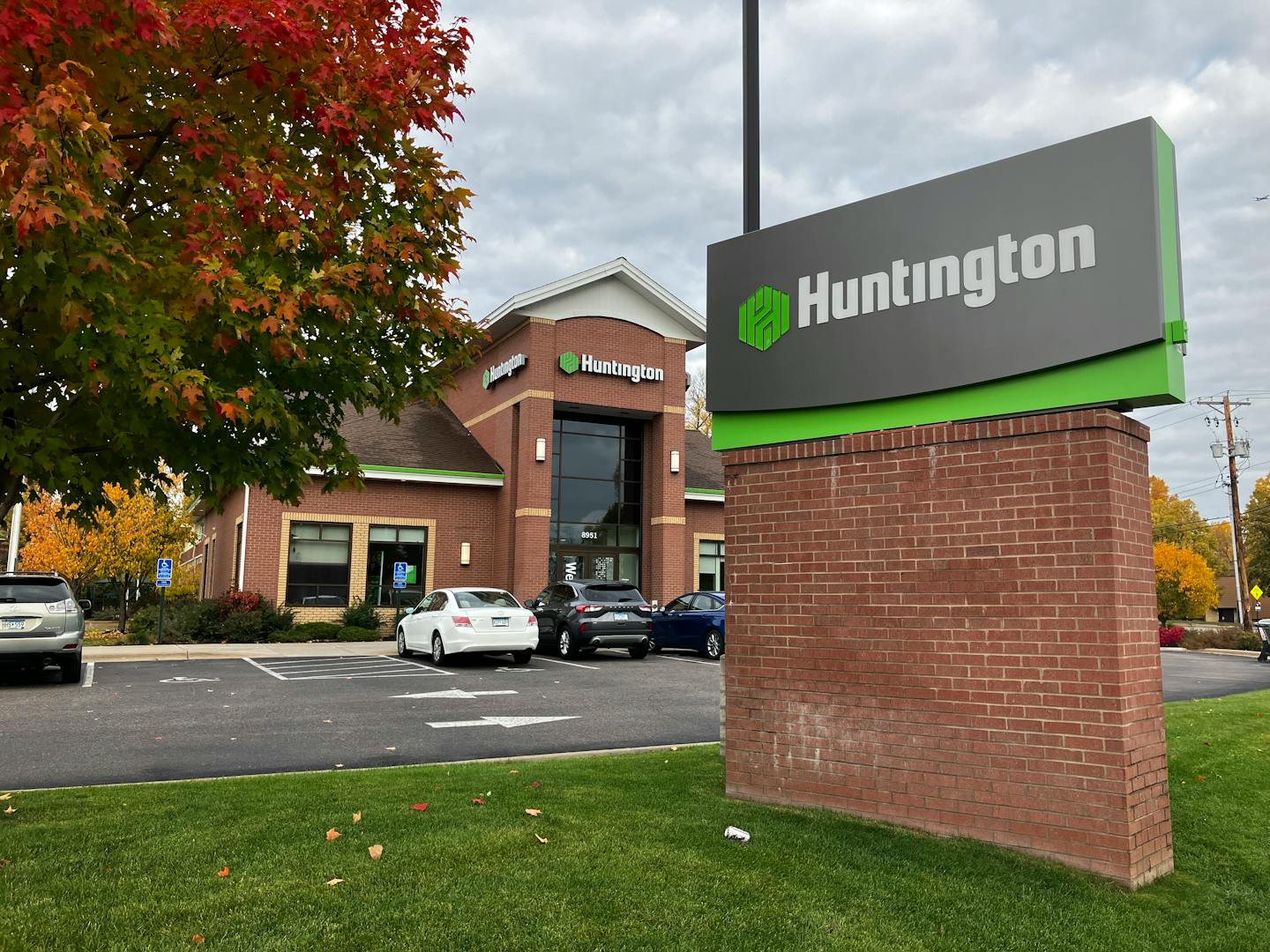 Huntington Bank closing 11 branches inside Cub grocery stores around