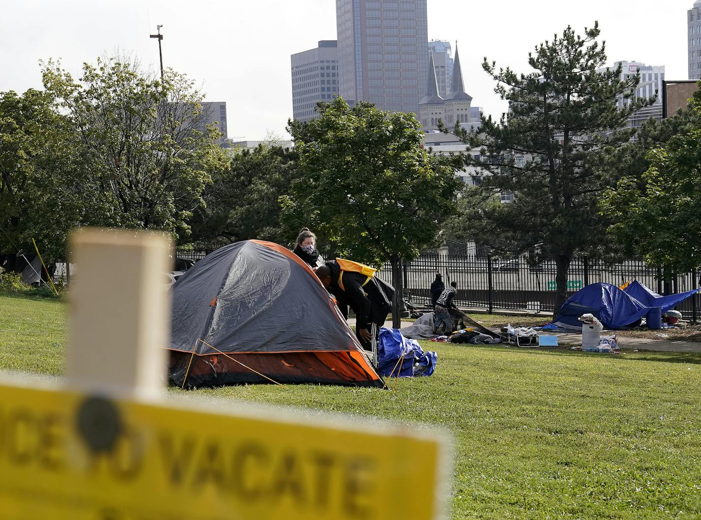 People clear out the last of the tents in a homeless encampment near downtown and I-35E Thursday in St. Paul. ] DAVID JOLES • david.joles@startribune.com Thursday, Sept. 10, 2020, in St. Paul, MN St. Paul's Department of Safety and Inspections (DSI) will clear a tent encampment off I-35E Thursday morning near downtown St. Paul.