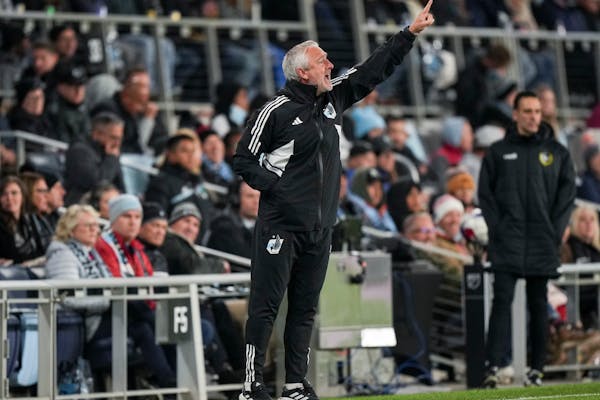 Minnesota United interim coach Sean McAuley instructed players during the team’s game against the Los Angeles Galaxy on Oct. 7 at Allianz Field.