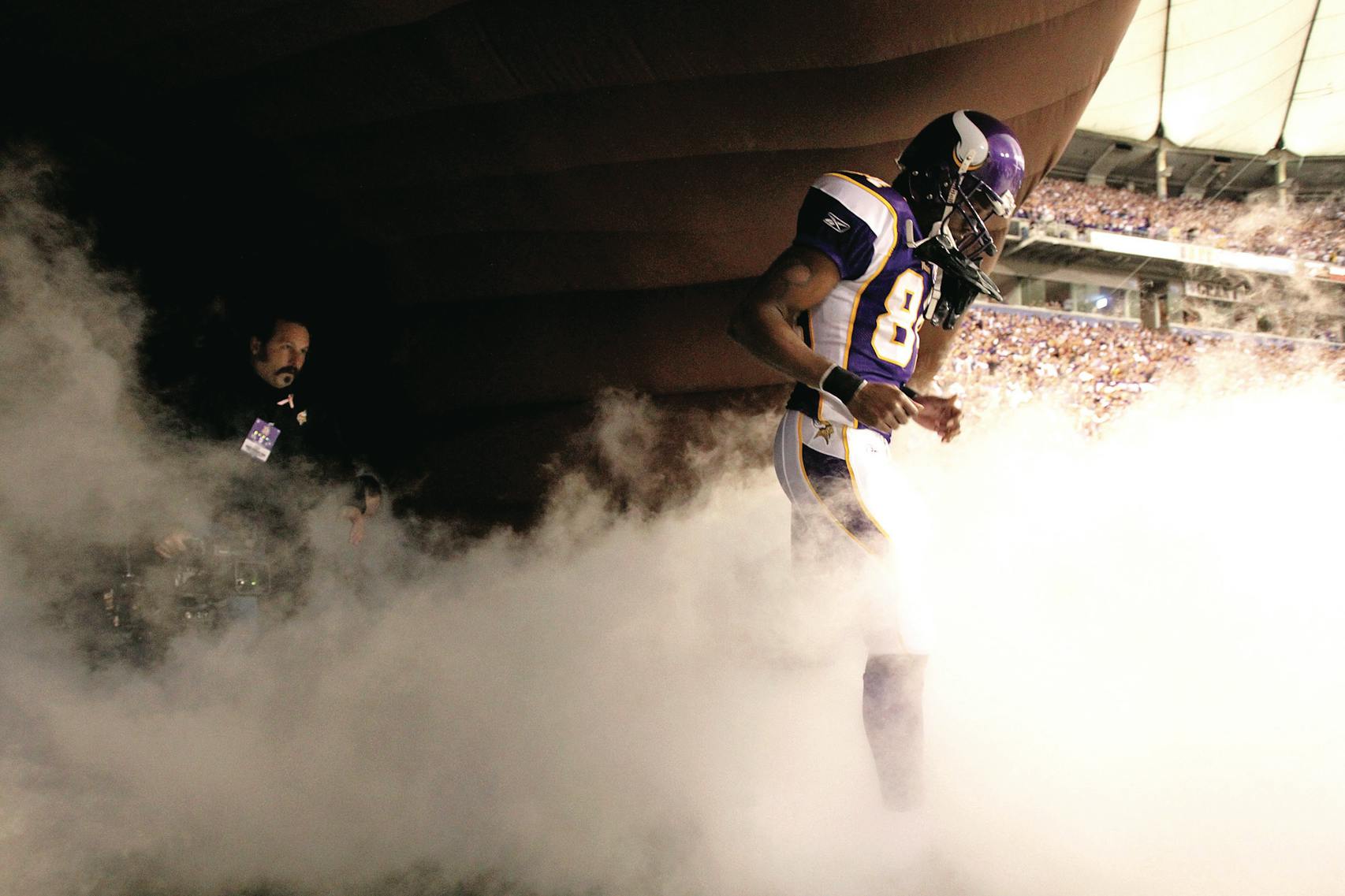 Randy Moss takes the field against Dallas Sunday, August 26, 2010, at the Metrodome.