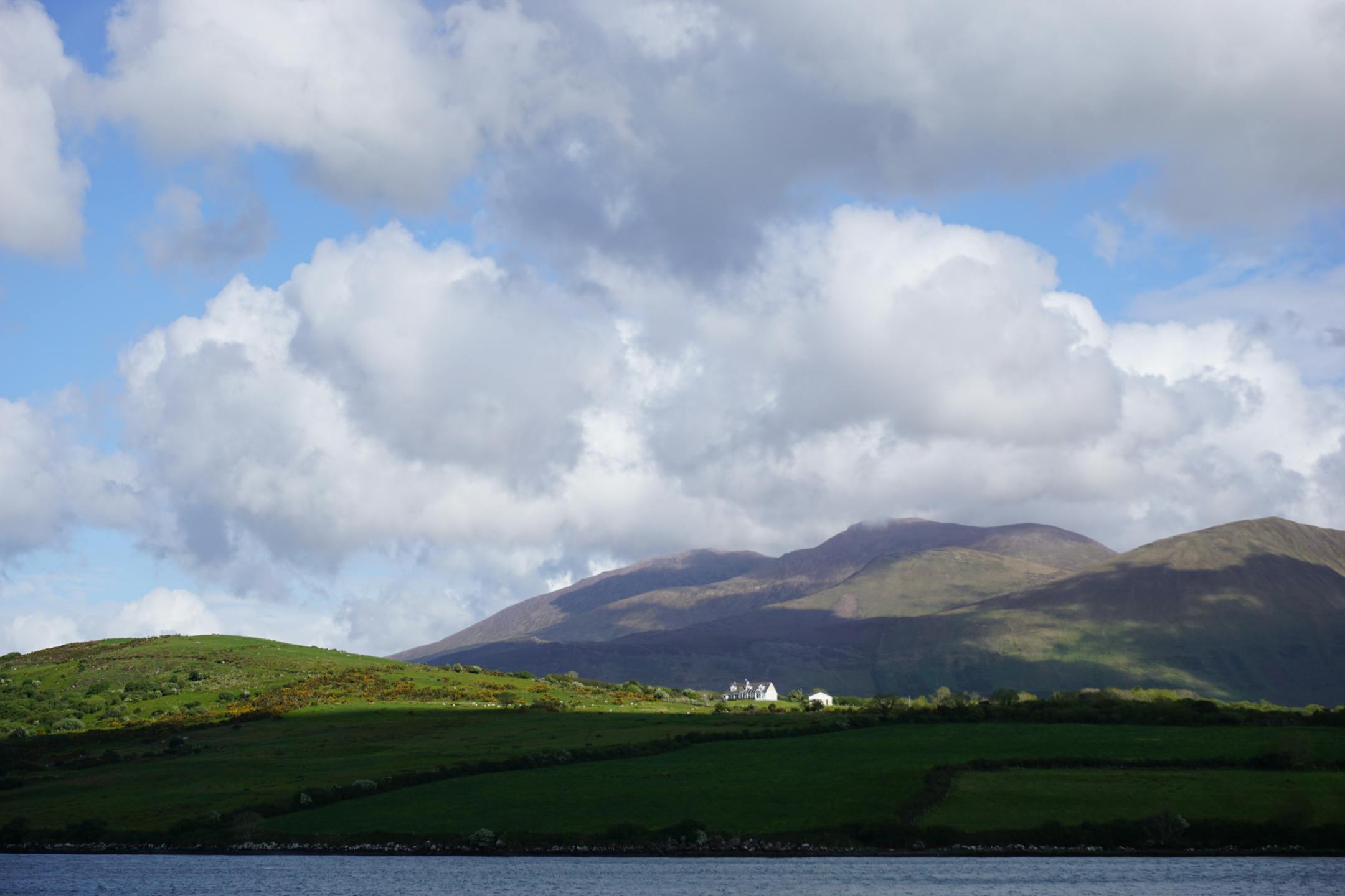 The sky and the landscape of the Dingle Peninsula look like a painting by Irish artist Paul Henry.