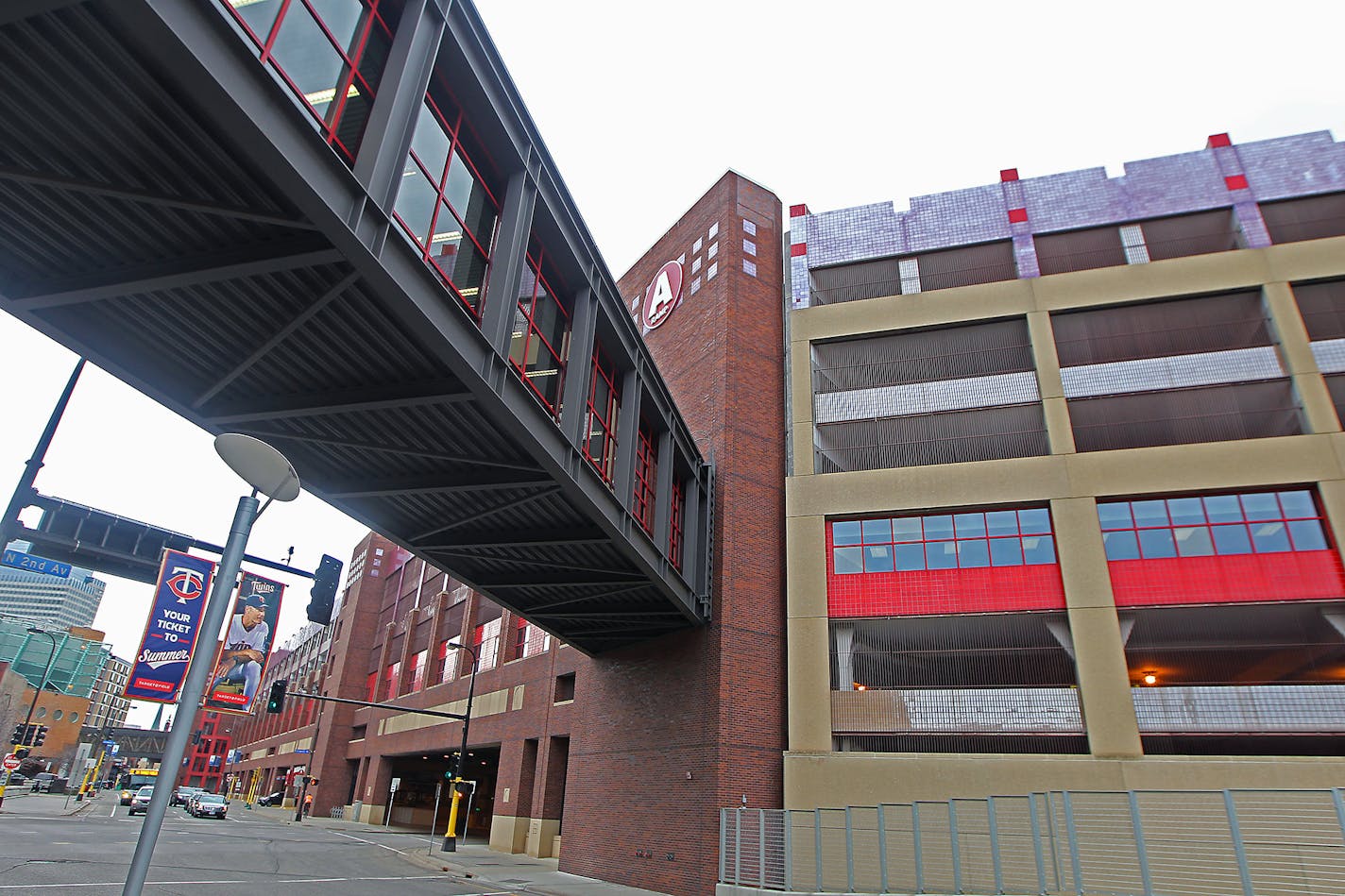 Twins Stadium parking ramp in Minneapolis, MN. ] (ELIZABETH FLORES/STAR TRIBUNE) ELIZABETH FLORES &#xa5; eflores@startribune.com