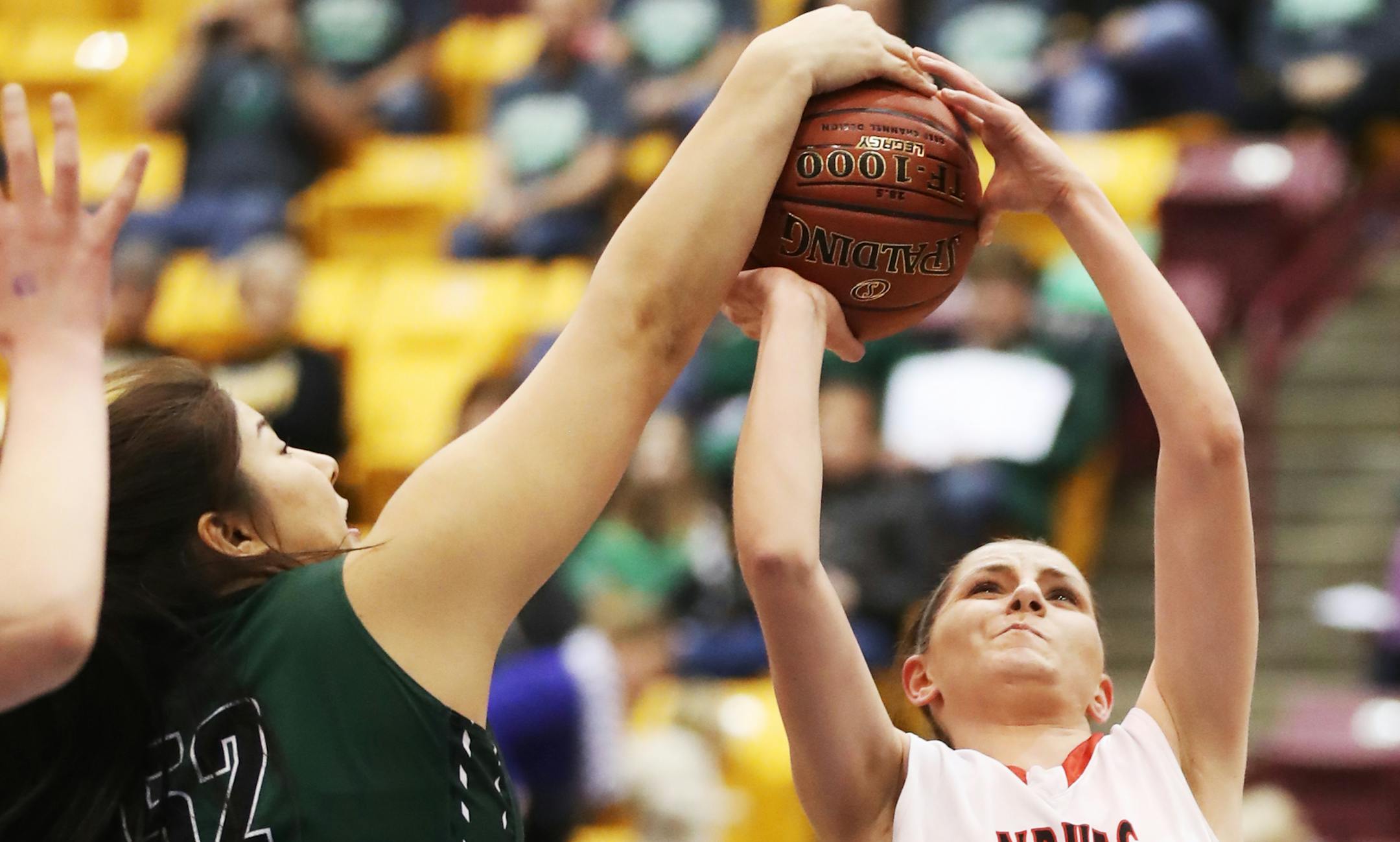 May Hough(52) of Roseau blocks Kelly Harden(33).] New Richland-H-E-G meets Roseau in the quarterfinals at Mariucci Arena. Richard Tsong-Taatarii/ richard.tsong-taatarii@startribune.com