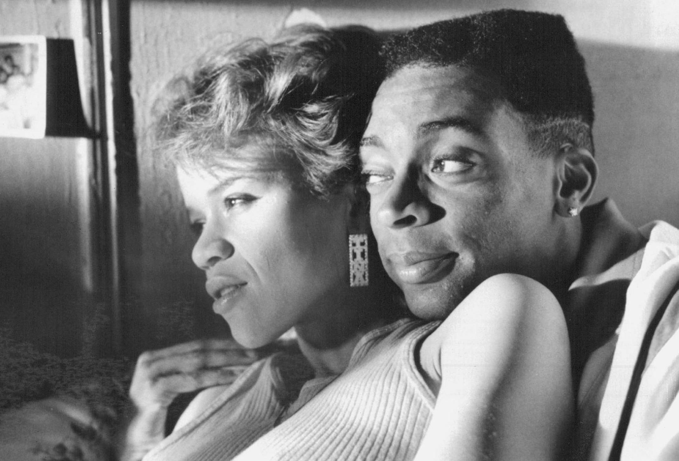 Mookie (Spike Lee) shares a tender moment with Tina (Rosie Perez), the mother of his son "Do The Right Thing,” A 40 Acres And A Mule Filmworks Production A Spike Lee Joint Starring Danny Aiello, Ossie Davis, Ruby Dee, Richard Edson, Giancarlo Esposito, Spike Lee, Bill Nunn, John Turturro and John Savage as Clifton. The UniversaL Release was produced, written and directed by Spike Lee. The music score was composed by Bill Lee.