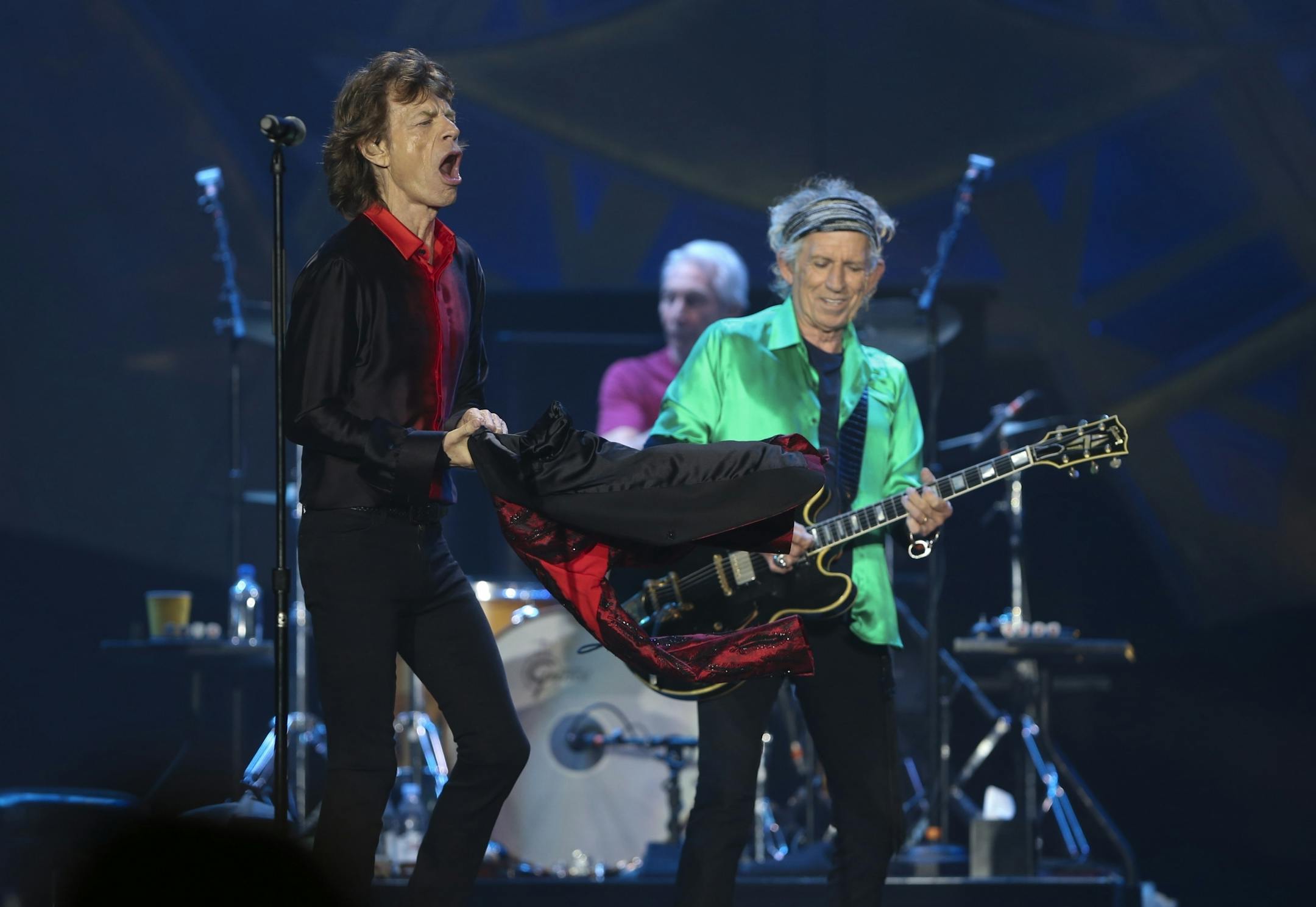 Mick Jagger strutted past guitarist Keith Richards after taking off his jacket early in the Rolling Stones' show at TCF Bank Stadium Wednesday night.