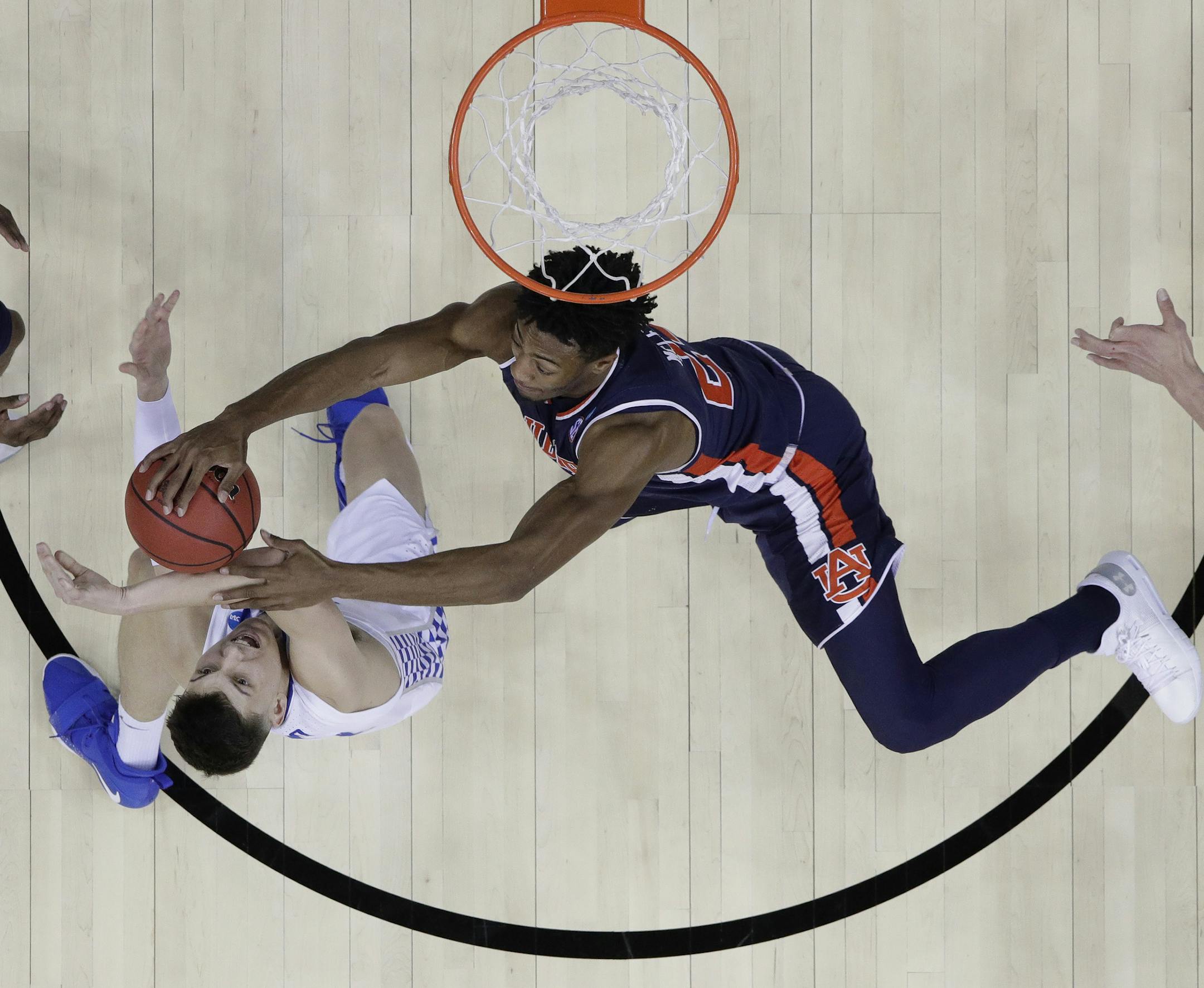 Anfernee McLemore applied the Auburn touch, disrupting what Kentucky's Tyler Herro was trying to accomplish during the Midwest Region final.