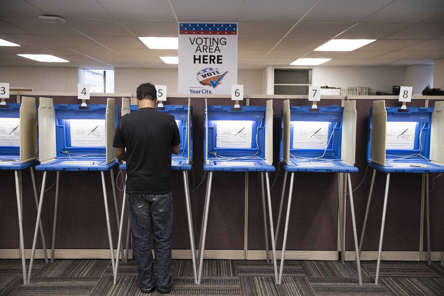 Early voting in downtown Minneapolis. ] LEILA NAVIDI &#xef; leila.navidi@startribune.com BACKGROUND INFORMATION: People vote at the Early Vote Center in downtown Minneapolis on Friday, October 20, 2017.