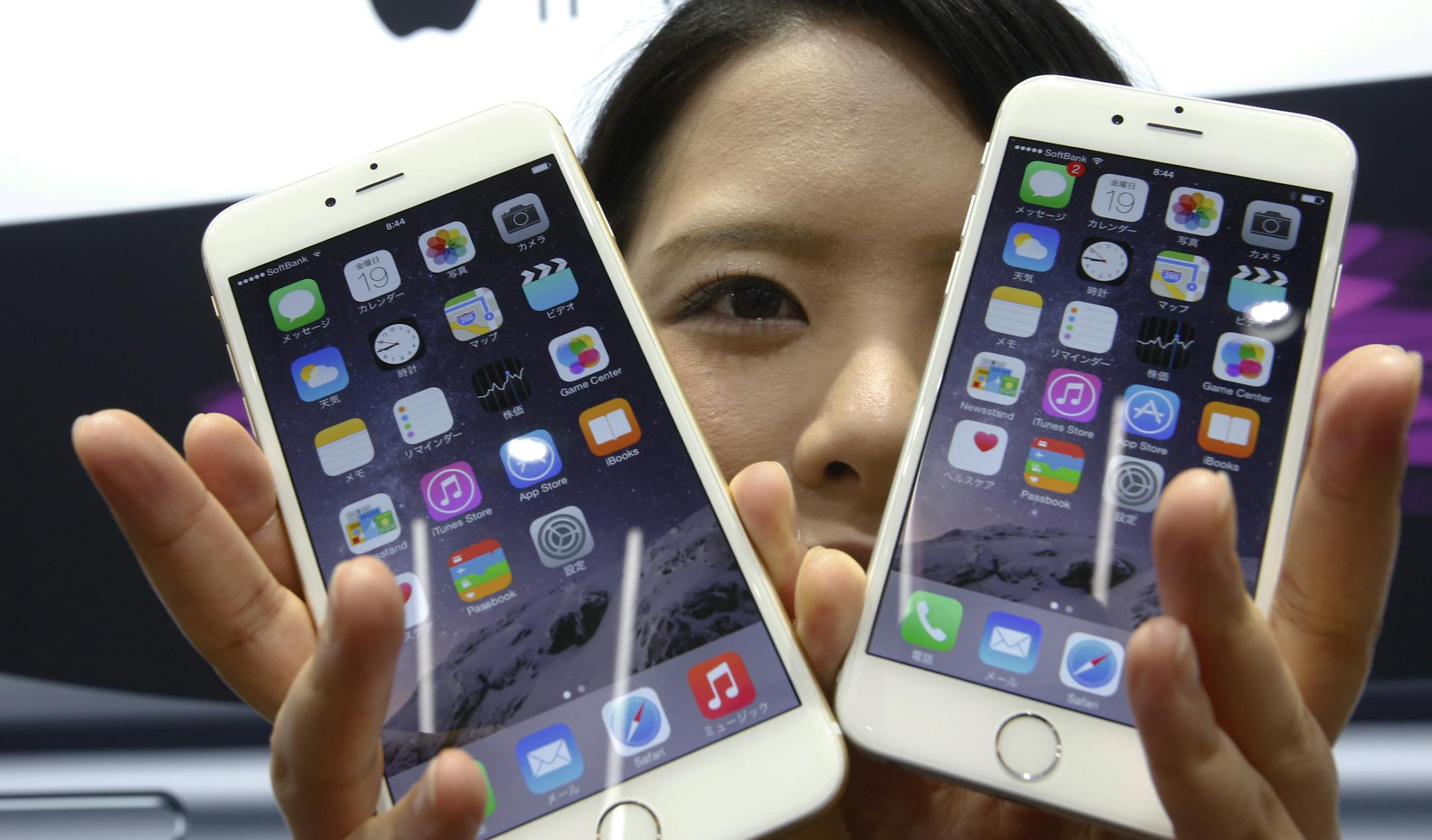 FILE - In this Sept. 19, 2014 file photo, a customer shows off the new Apple iPhone 6 and 6 Plus at a store in Tokyo. Apple Inc. on Thursday, Jan. 8, 2015 said that its App Store customers set a record for billings by spending nearly half a billion dollars on apps and in-app purchases during January's first week. It said New Year's Day was also the single biggest day ever in App Store sales history. (AP Photo/Shizuo Kambayashi, File)