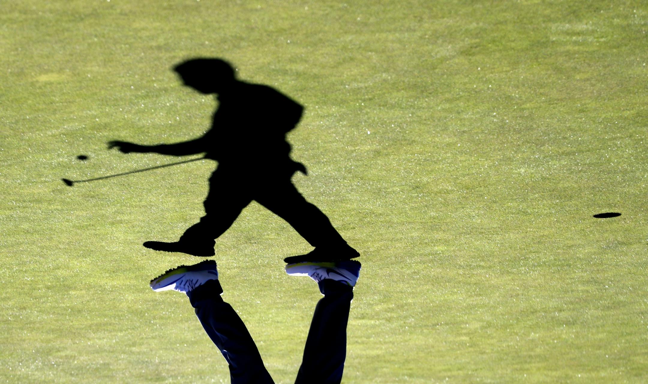 Team Europe's Rory McIlroy practiced his putting in front of a large crowd Thursday morning at Hazeltine National Golf Club.