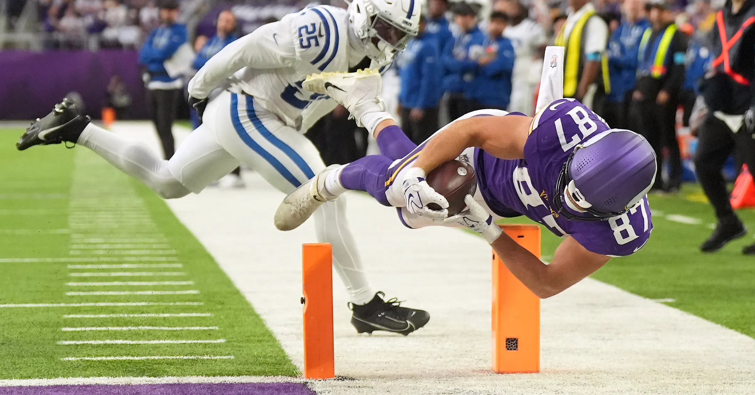 Vikings survive Colts, overcome offensive struggles to improve to 6-0