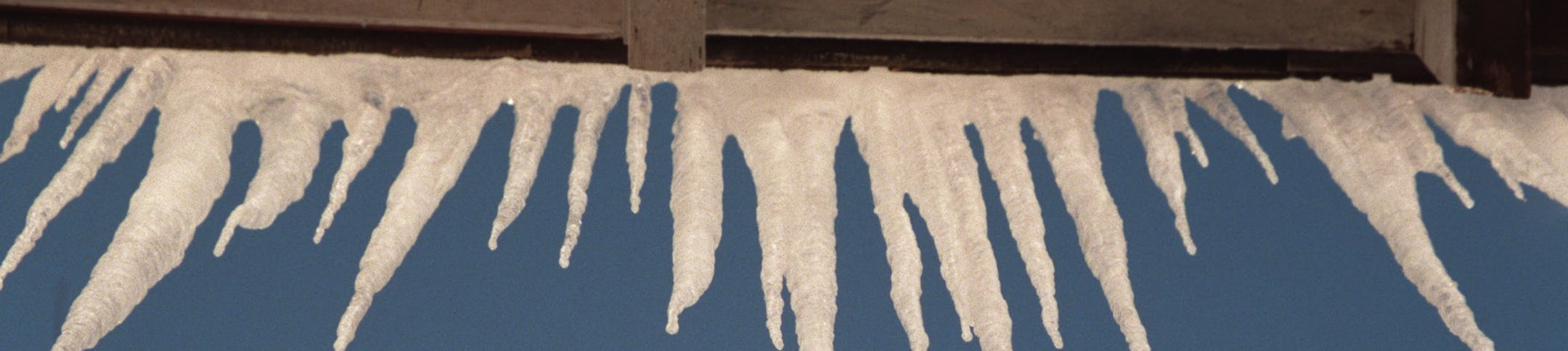 -- snow.5667- detail iceles hanging off the south facing roof edge- illo for ice-dam story?