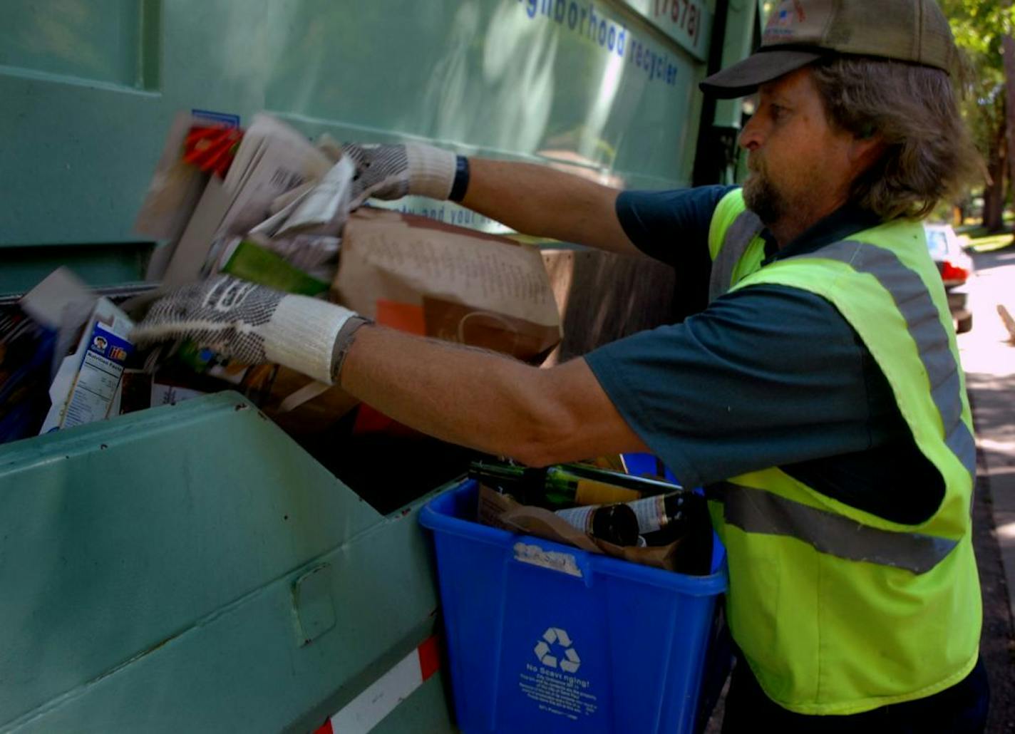 EUREKA09xx: Twin Cities-based nonprofit Eureka Recycling is squeezing out Waste Management in a number of suburbs � first Maplewood, then Roseville, almost Plymouth and soon St. Louis Park Dan O'Hara a Eureka Recycling driver works his route in St Paul.