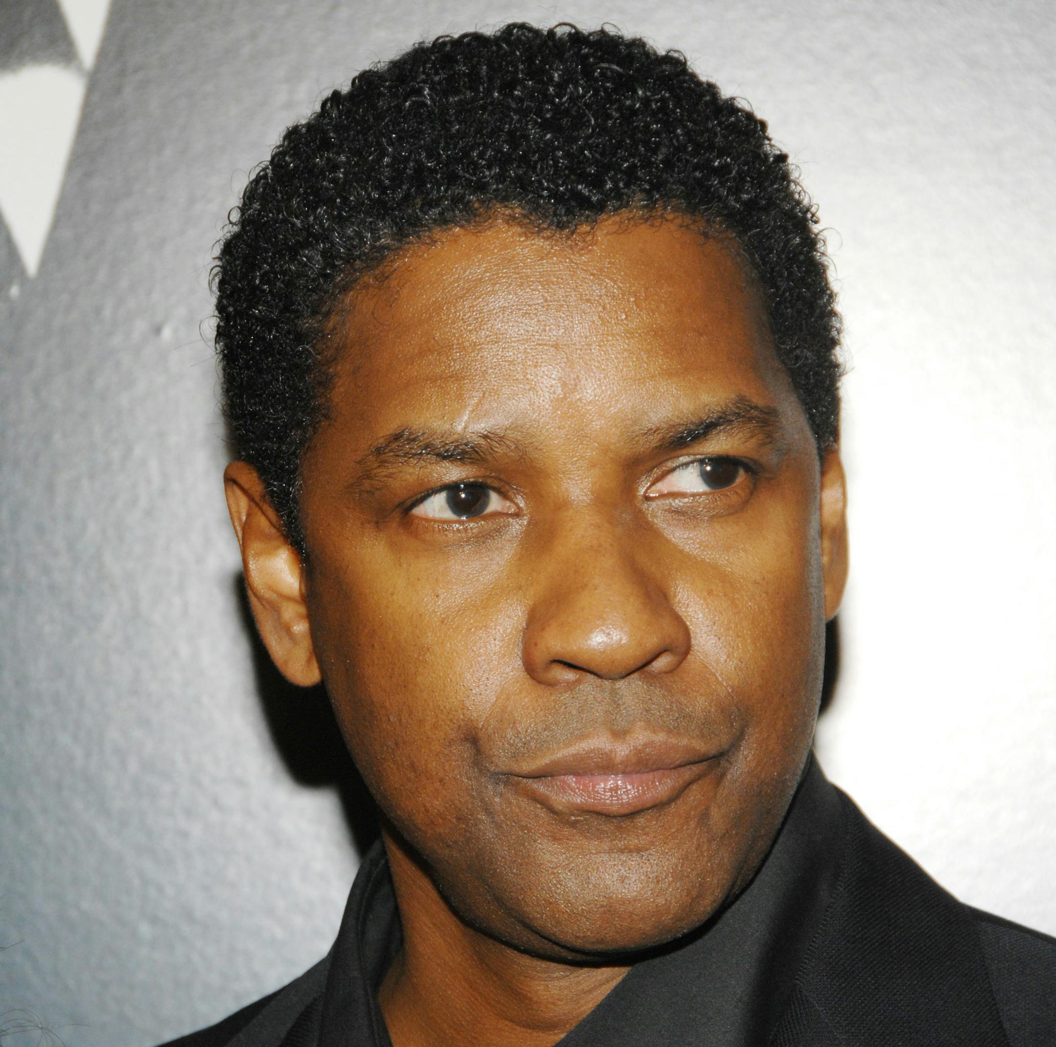 Actor Denzel Washington attends the world premiere of "American Gangster" at the Apollo Theater, Friday, Oct. 19, 2007 in New York. (AP Photo/Evan Agostini)