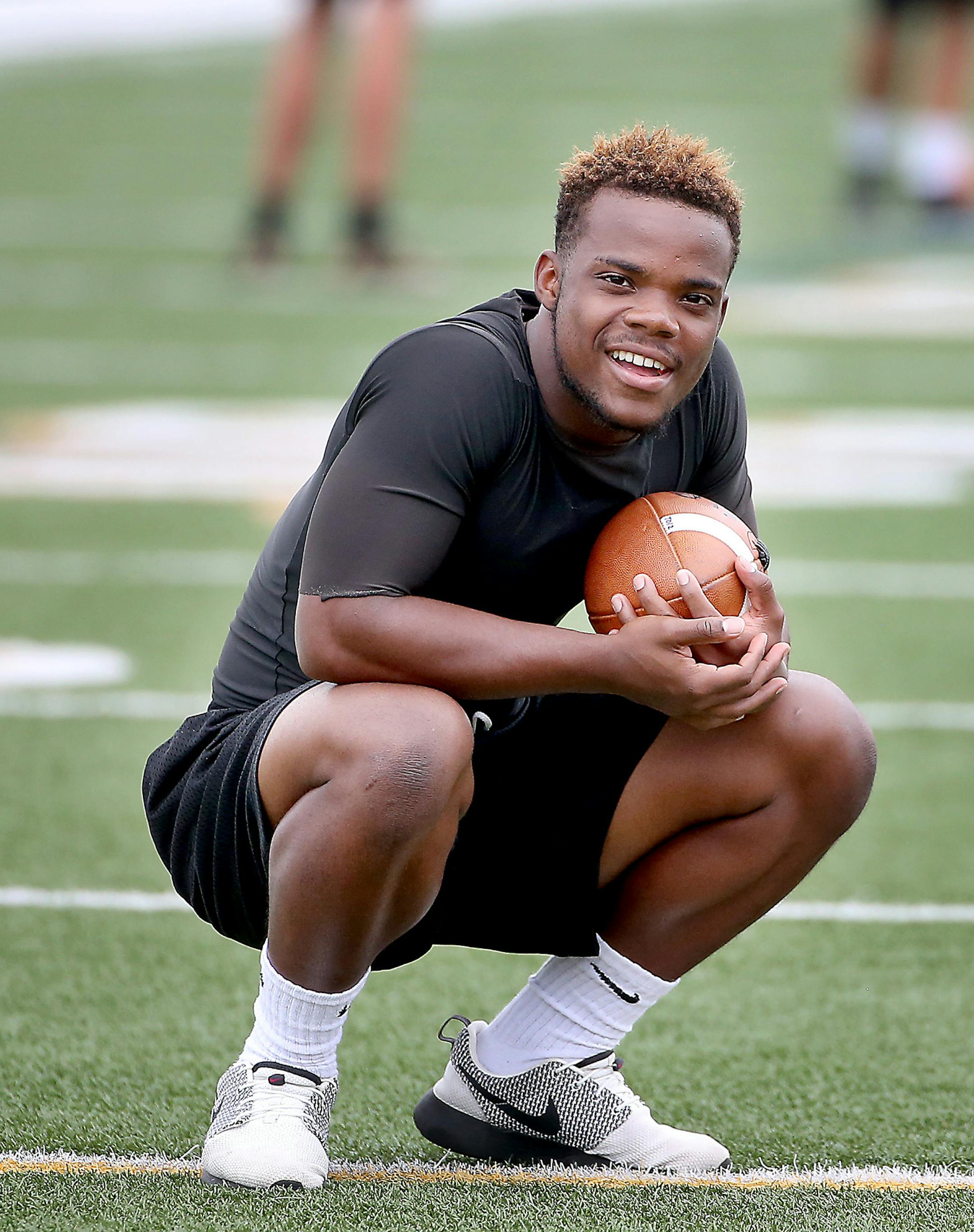 East Ridge quarterback Otumus Payemanu took practice slowly due to an injury, Wednesday, September 16, 2015 at East Ridge High School in Woodbury, MN. ] (ELIZABETH FLORES/STAR TRIBUNE) ELIZABETH FLORES • eflores@startribune.com
