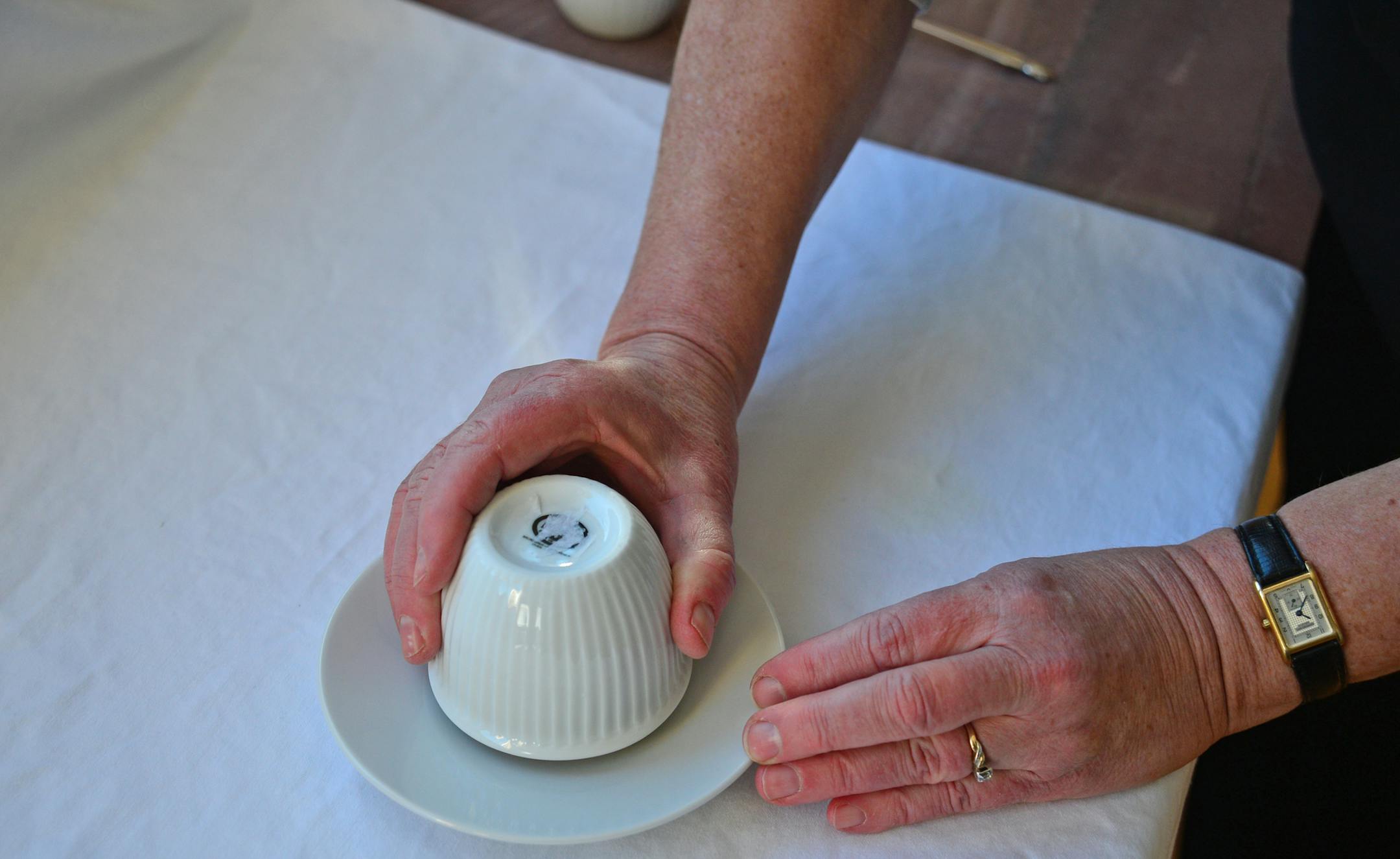 Baking Central goes to Latin America with a caramel flan from start to finish. ] Richard.Sennott@startribune.com Richard Sennott/Star Tribune Edina , Minn. Friday 1/31/2014) ** (cq)