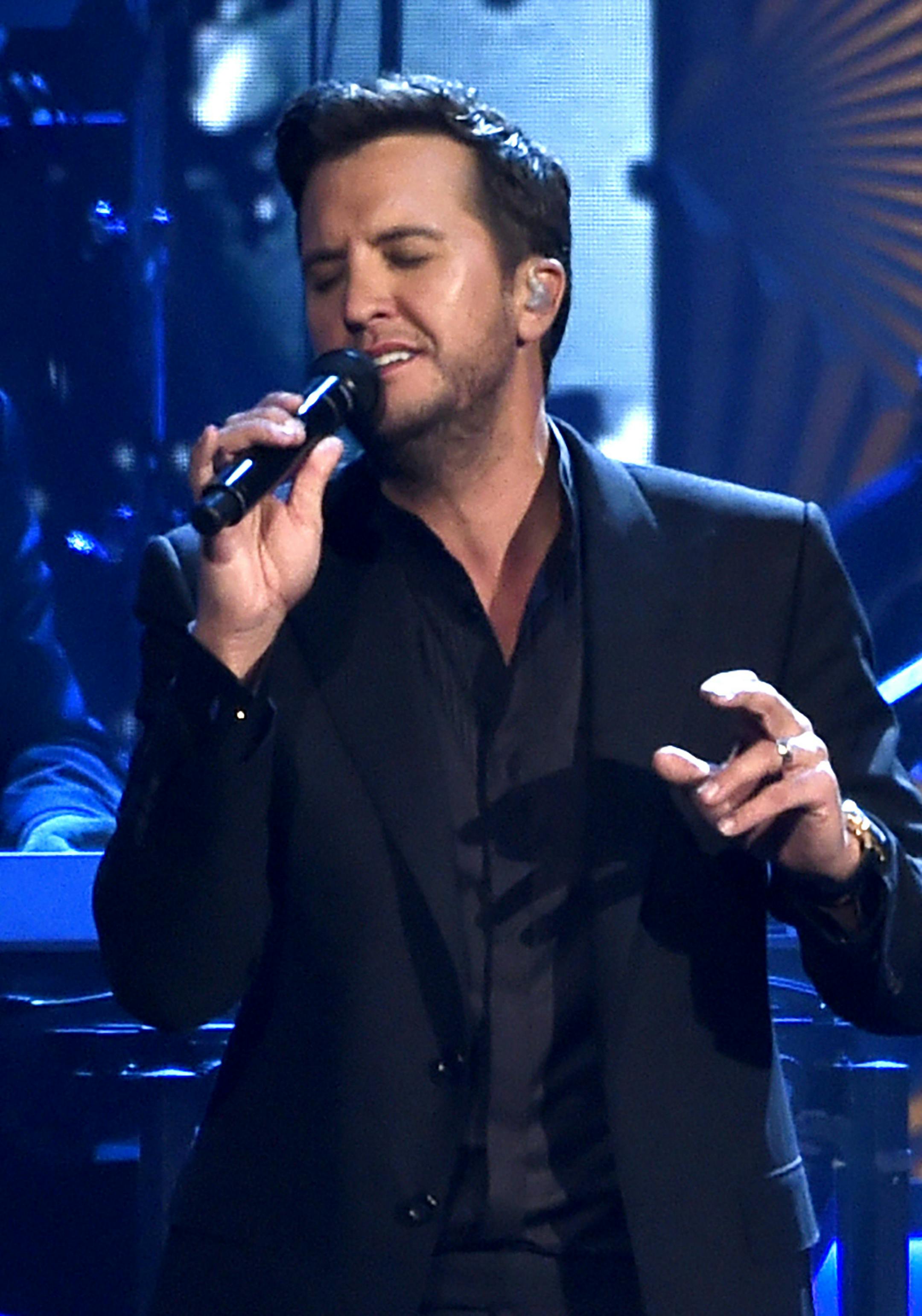 FILE - In this Feb. 13, 2016 file photo, Luke Bryan performs ìOh Noî at the MusiCares Person of the Year tribute honoring Lionel Richie in Los Angeles. Bryan and Jason Derulo will shake up "CMT Crossroads" this summer when the singers pair up for a new episode of the musical mash-up series. CMT made the announced on Tuesday, March 1. (Photo by Chris Pizzello/Invision/AP, File)