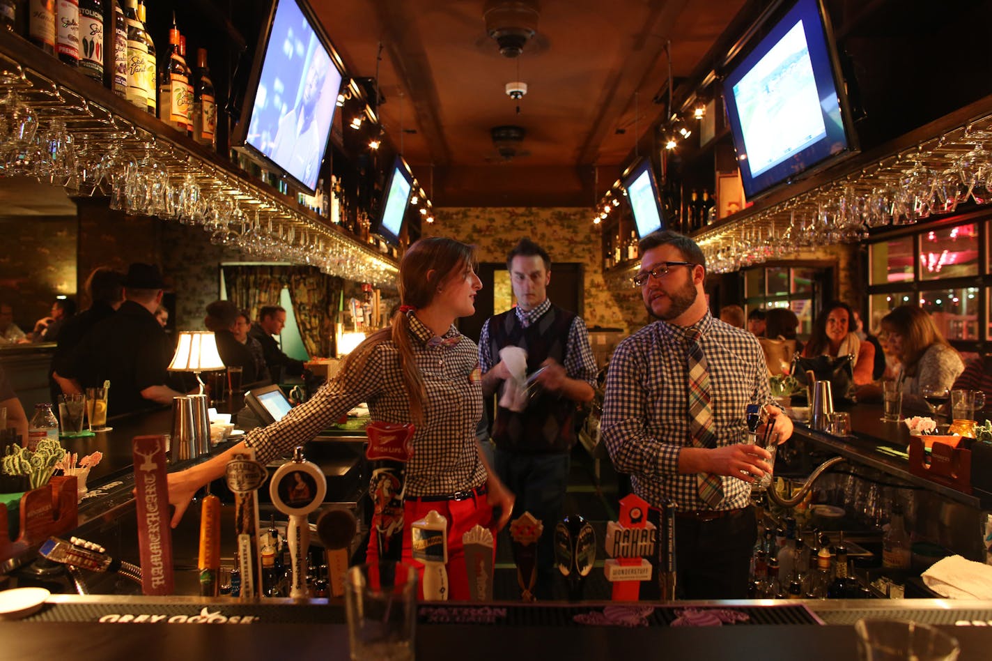 Bartenders Tessa Holen and Ryan Raines consulted with each other as they made drinks for customers. ] (KYNDELL HARKNESS/STAR TRIBUNE) kyndell.harkness@startribune.com Betty Danger in Minneapolis Min., Saturday, January 3, 2014.