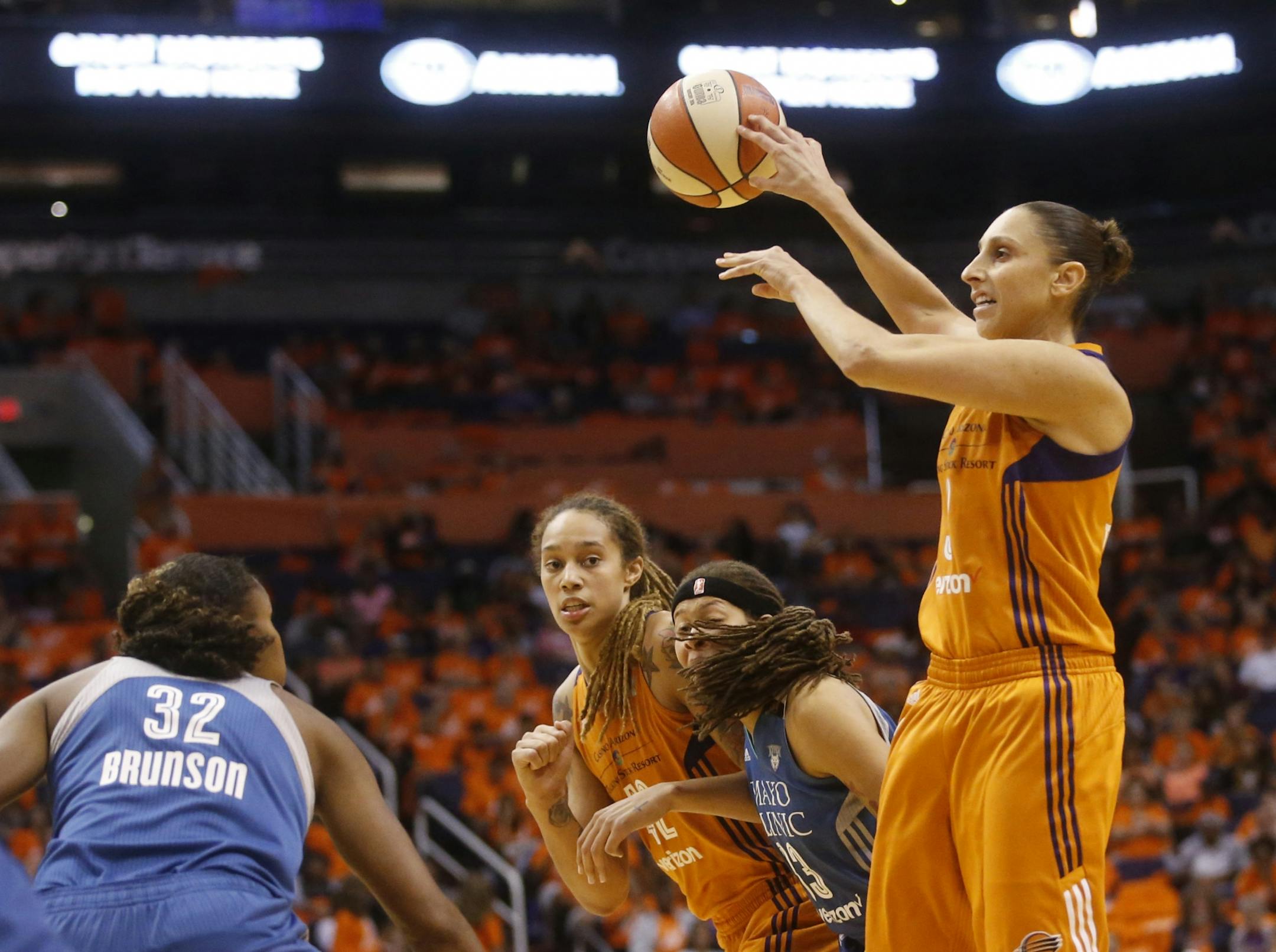 Phoenix Mercury guard Diana Taurasi passes to center Brittney Griner during game 3 of the WNBA basketball semifinals in Scottsdale, Ariz., Sunday, Oct. 2, 2016. (Cheryl Evans/The Arizona Republic via AP) MARICOPA COUNTY OUT, NO SALES
