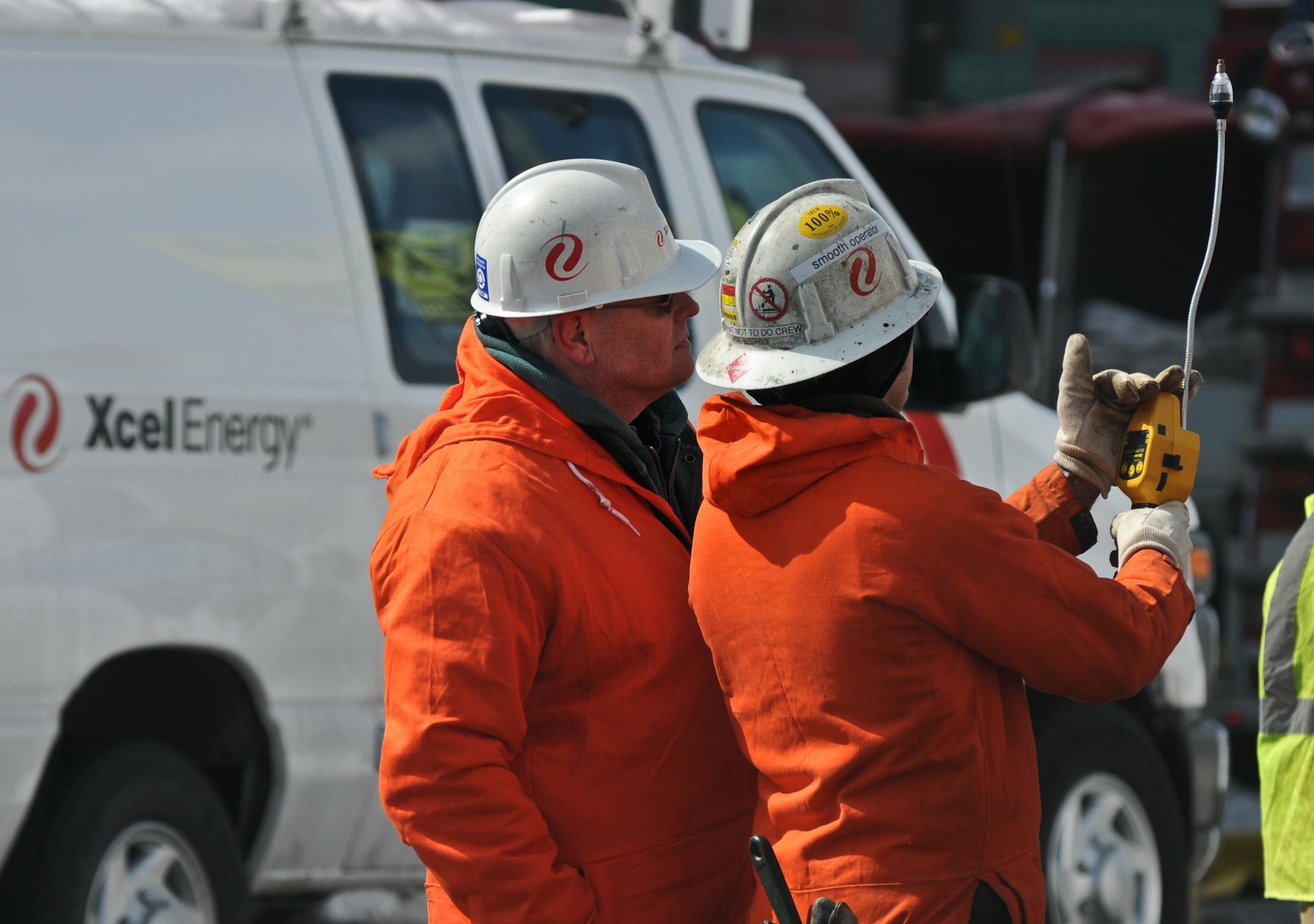 Richard Sennott/Star Tribune. Richard.Sennott@startribune.com St Paul Mn. Thursday 03/24/11 ] A gas leak happened along University Ave and the intersection of Fry St. Construction workers from Xcel Energy measured gas levels withSt Paul firefighters were standing by waiting for the gas line to be shut down. Several stores and businesses were evacuated because of the leak