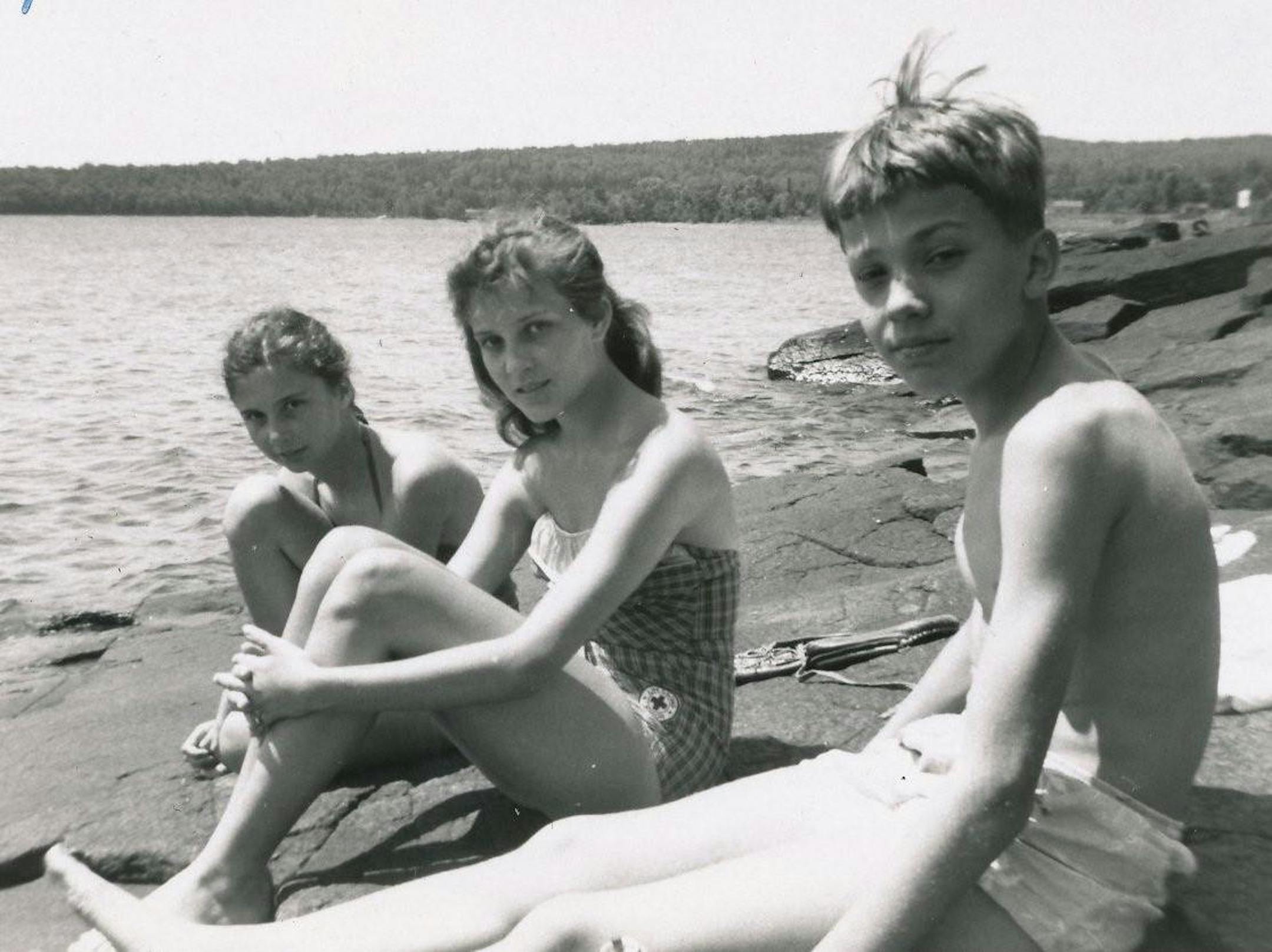 Judy, Lynda & David Prevey at cabin in 1958