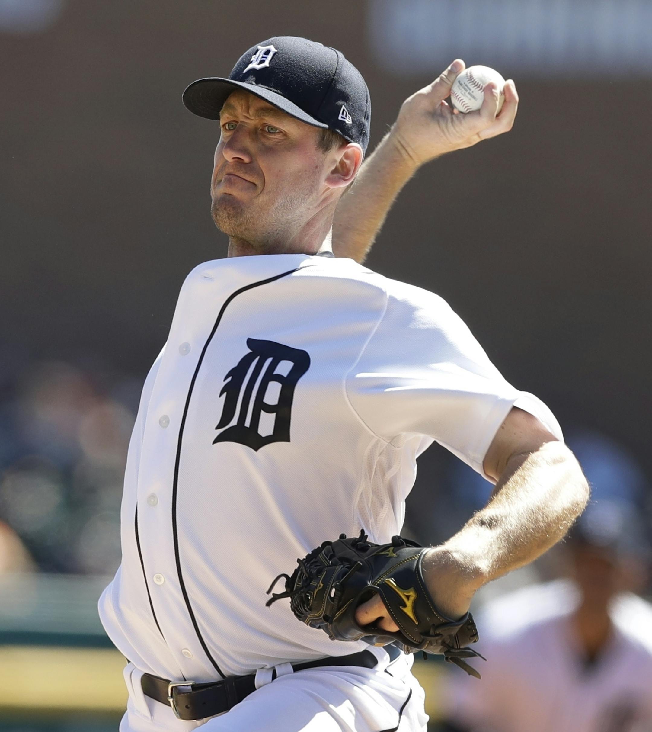 Detroit Tigers starting pitcher Jordan Zimmermann throws during the first inning of a baseball game against the Boston Red Sox, Saturday, April 8, 2017, in Detroit. (AP Photo/Carlos Osorio)
