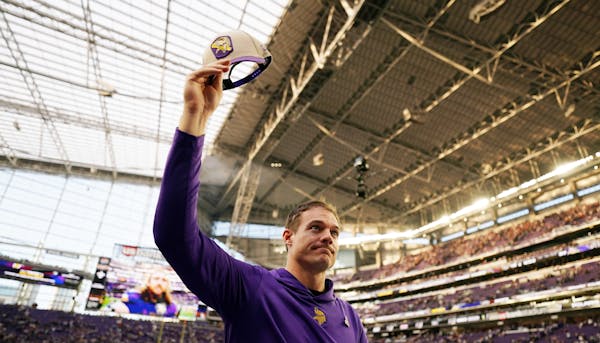 Vikings coach Kevin O’Connell tipped his hat to a cheering crowd after his team beat the Saints earlier this season.