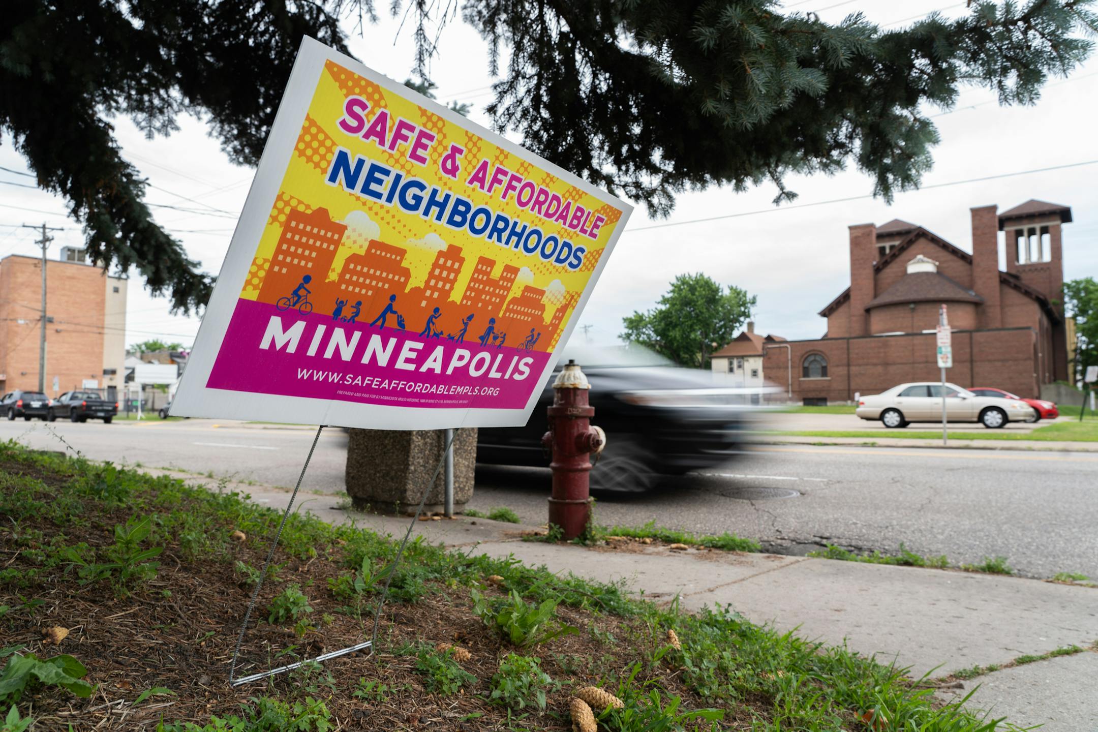 Pink and yellow lawn signs have begun to appear in front of homes and apartment buildings in North East Minneapolis. ] MARK VANCLEAVE &#xa5; The Safe and Affordable Neighborhoods campaign from the the Minnesota Multi Housing Association is fighting a draft city council ordinance that would limit how prospective tenants are screened. Photographed Friday, Jun 21, 2019 in North East Minneapolis.