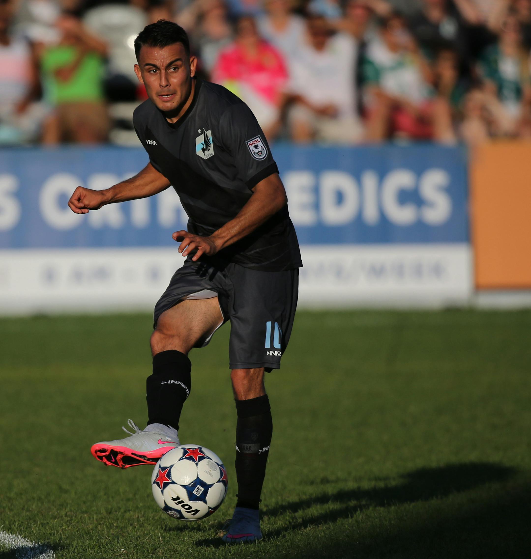 Minnesota United's Miguel Ibarra kicked the ball upfield during the first half. ] (KYNDELL HARKNESS/STAR TRIBUNE) kyndell.harkness@startribune.com Minnesota United vs. Club Leon at the National Sports Center in Blaine Min., Saturday, July 18, 2015.