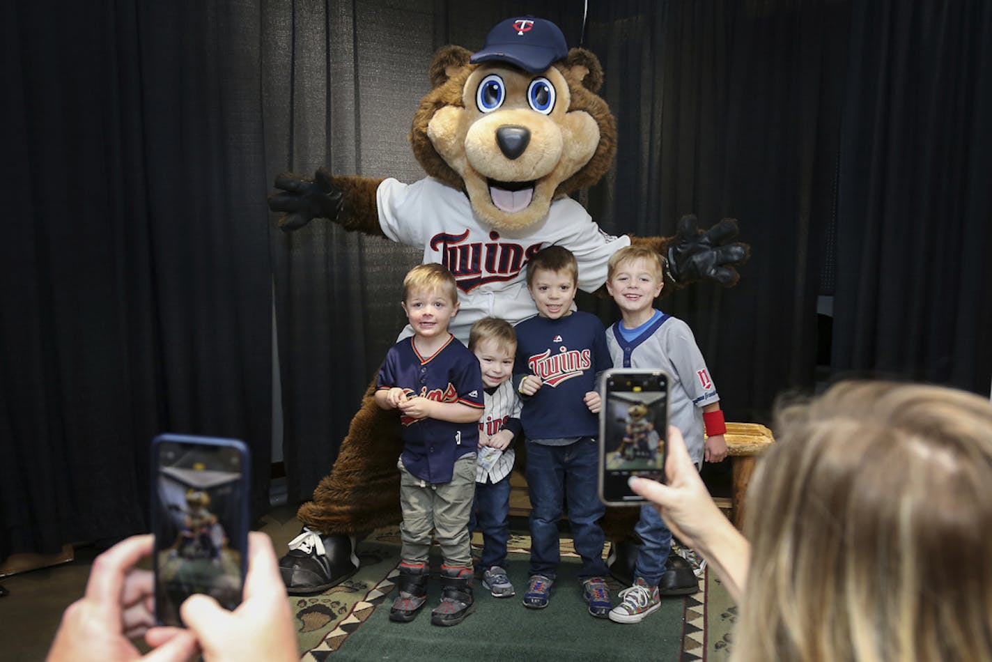 Twins' mascot T.C. poses for a photo with young fans, from left to right, Oliver Burkland, Winston Mielke, Wyatt Mielke and Charlie Burkland, at TwinsFest on Jan. 24, 2020.