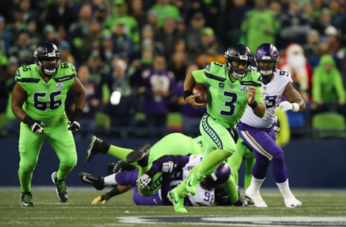 Seattle Seahawks quarterback Russell Wilson (3) scrambled for a 10 yard gain in the first quarter.      ]  JEFF WHEELER • jeff.wheeler@startribune.com