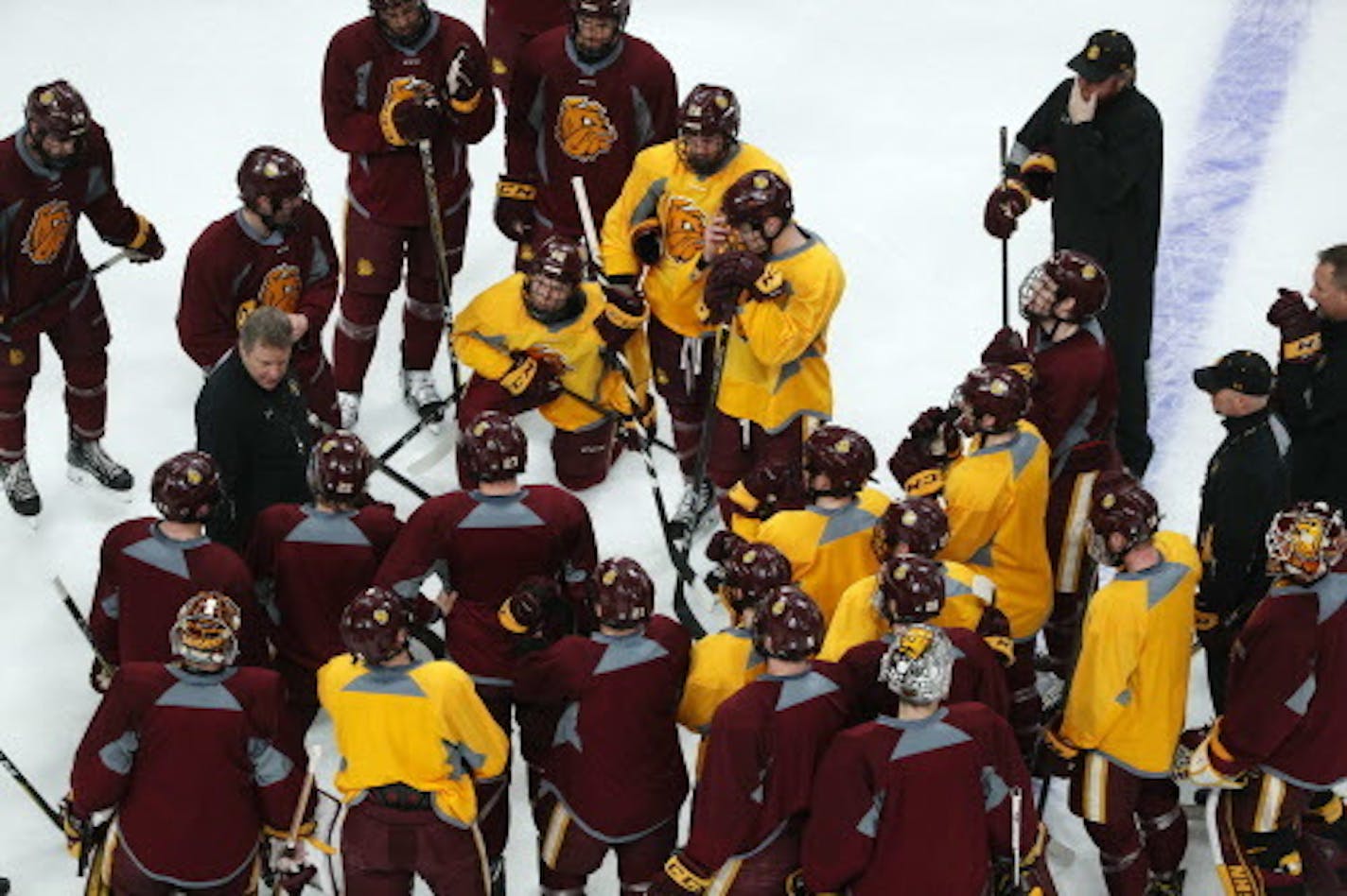 Minnesota Duluth head coach Scott Sandelin talked with his players during practice Wednesday morning. ] ANTHONY SOUFFLE ' anthony.souffle@startribune.com