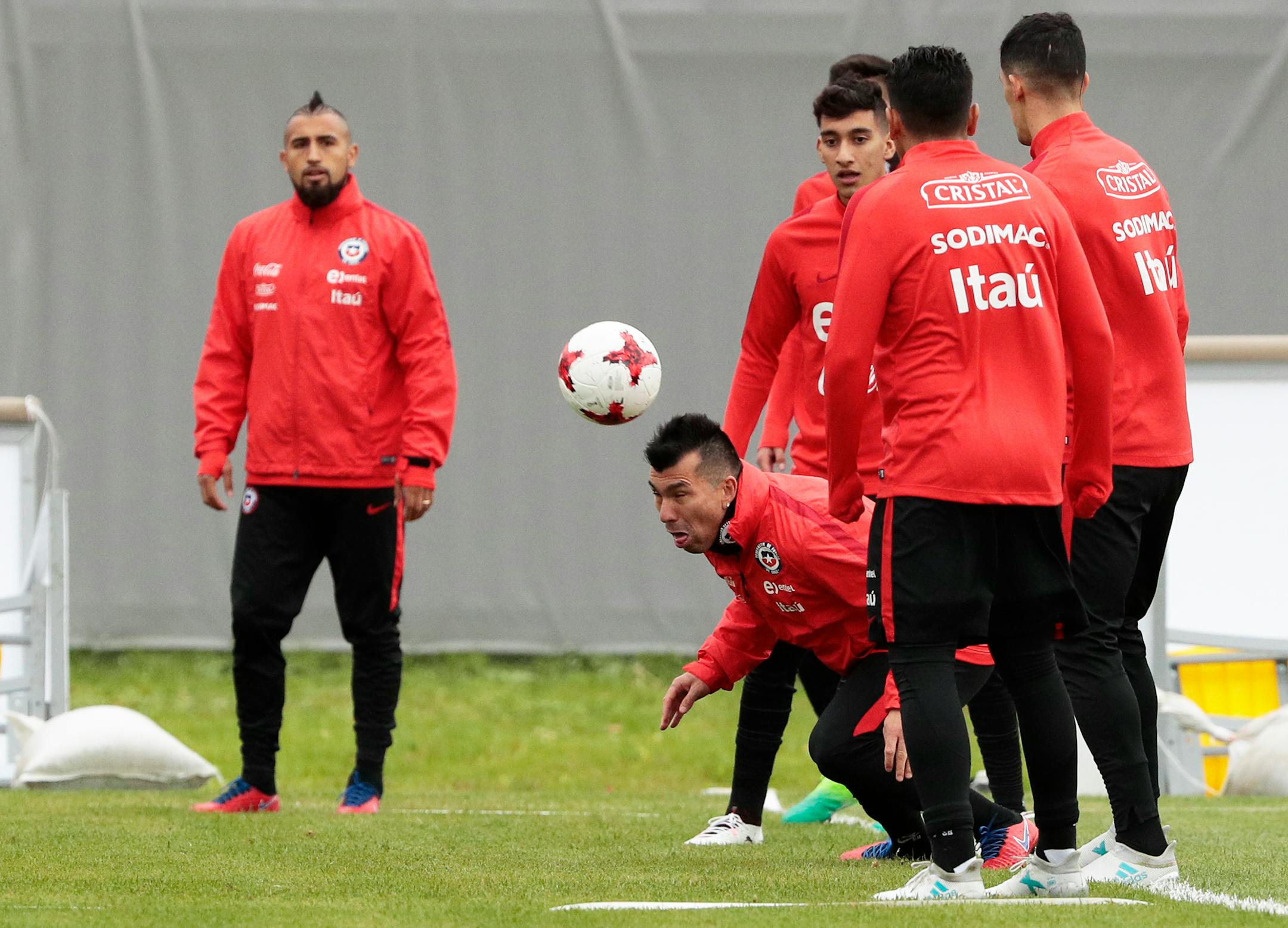 Chile's players attend a training session in St. Petersburg, Russia, Friday, June 30, 2017. Chile will play Germany in the Confederations Cup final soccer match scheduled for Sunday, July 2, 2017. (AP Photo/Dmitri Lovetsky)