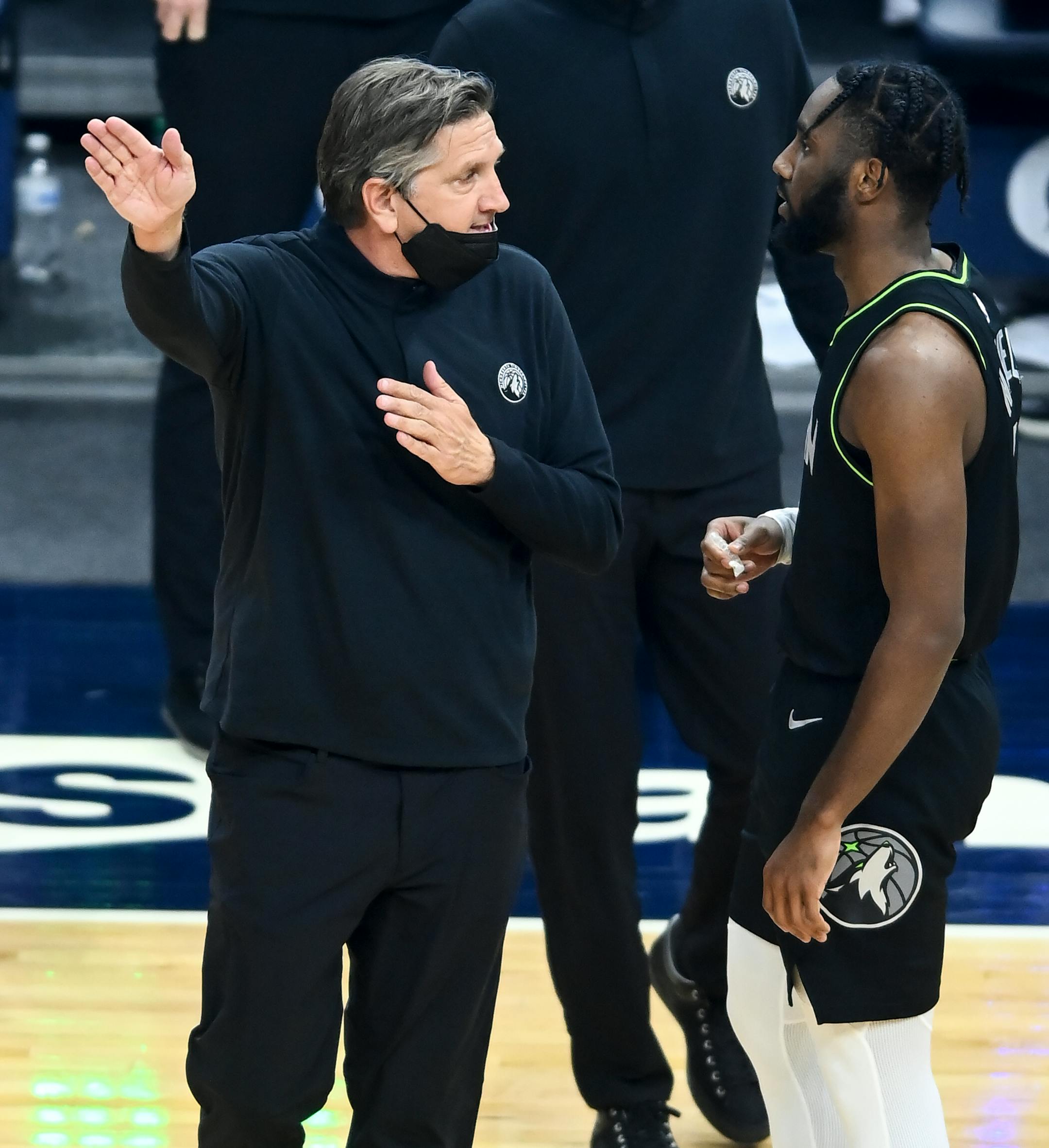 Minnesota Timberwolves head coach Chris Finch talked things over with guard Jaylen Nowell (4) during a first half break in the action against the Dallas Mavericks.