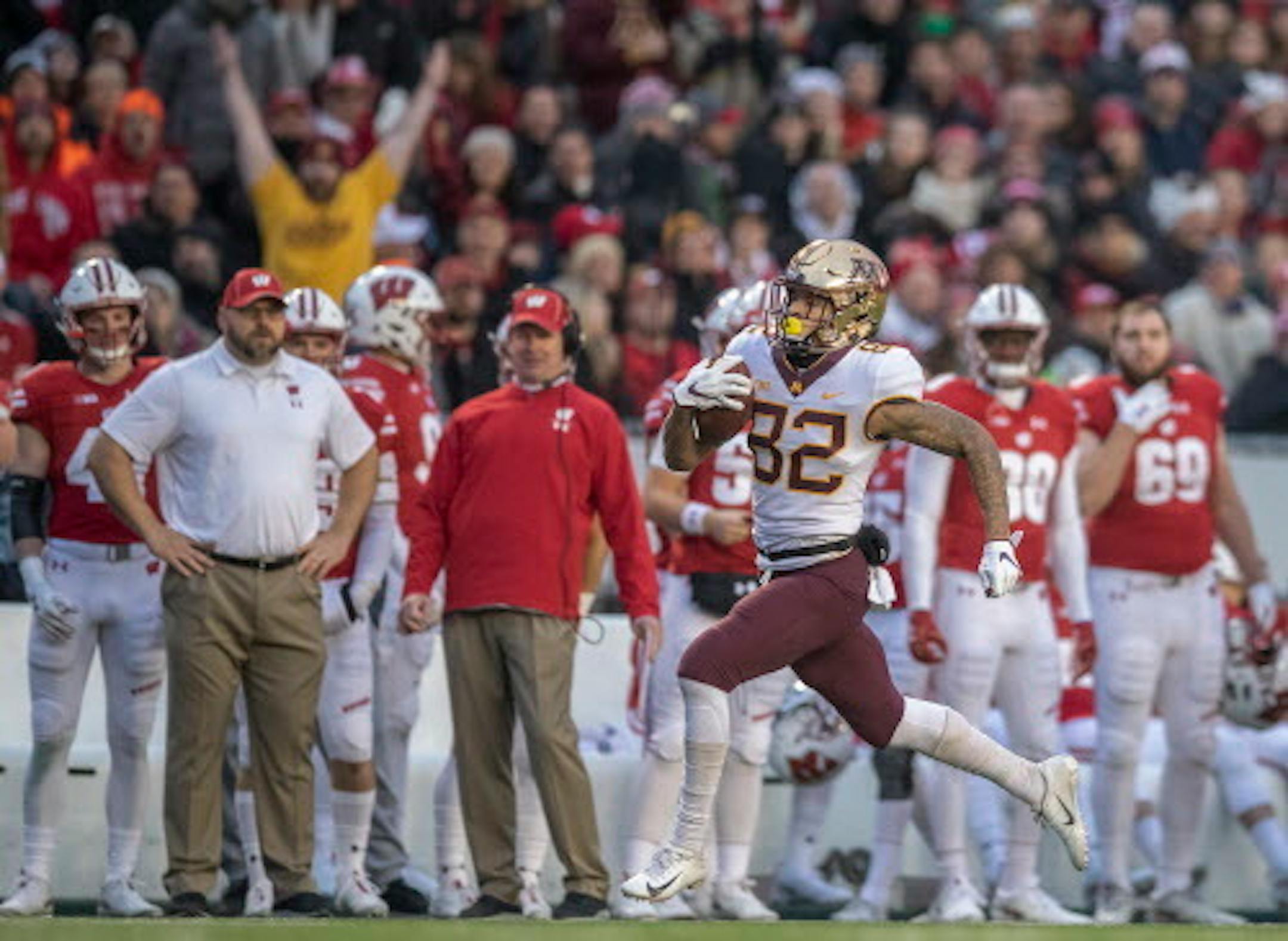Minnesota's wide receiver Demetrius Douglas ran for a 69 yard punt return for a touchdown during the second quarter as Minnesota took on Wisconsin at Camp Randall Stadium, Saturday, November 24, 2018 in Madison, Wis.    ]  ELIZABETH FLORES ' liz.flores@startribune.com