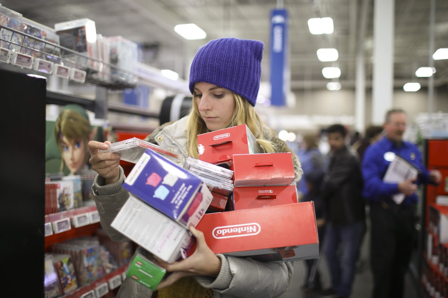 Chelsea McAlexander picked up just a few gaming items for her son soon after the Ridgedale Best Buy opened Thursday night. ] JEFF WHEELER &#xef; jeff.wheeler@startribune.com Best Buy CEO Hubert Joly rallied the team at the company's Ridgedale store ahead of opening the doors for early Black Friday shopping Thanksgiving evening, November 23, 2017 in Minnetonka.