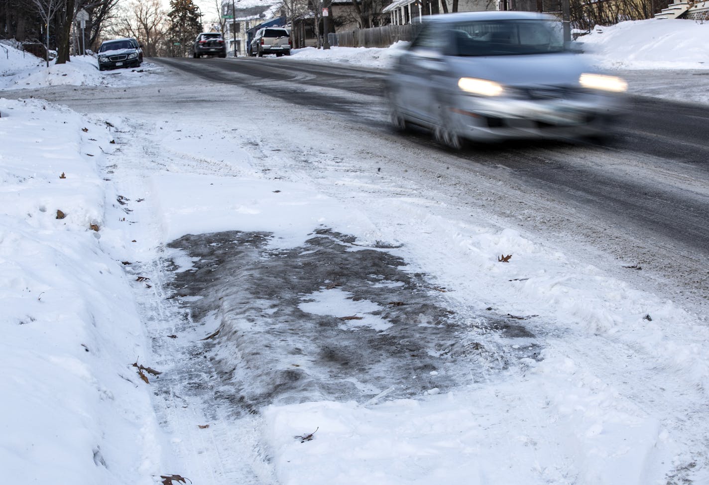 Ice and snow was packed in the parking areas along Edgerton St. in St. Paul ] CARLOS GONZALEZ &#x2022; cgonzalez@startribune.com &#x2013; St. Paul, MN &#x2013; December 10, 2019, It's an annual gripe in St. Paul: the plows would do a better job if the city ticketed and towed the cars that don't move. But is that even possible? While Public Works officials have no hard numbers on how many vehicles park overnight on city streets, it's likely in the 10s of thousands. While the city issues thousands