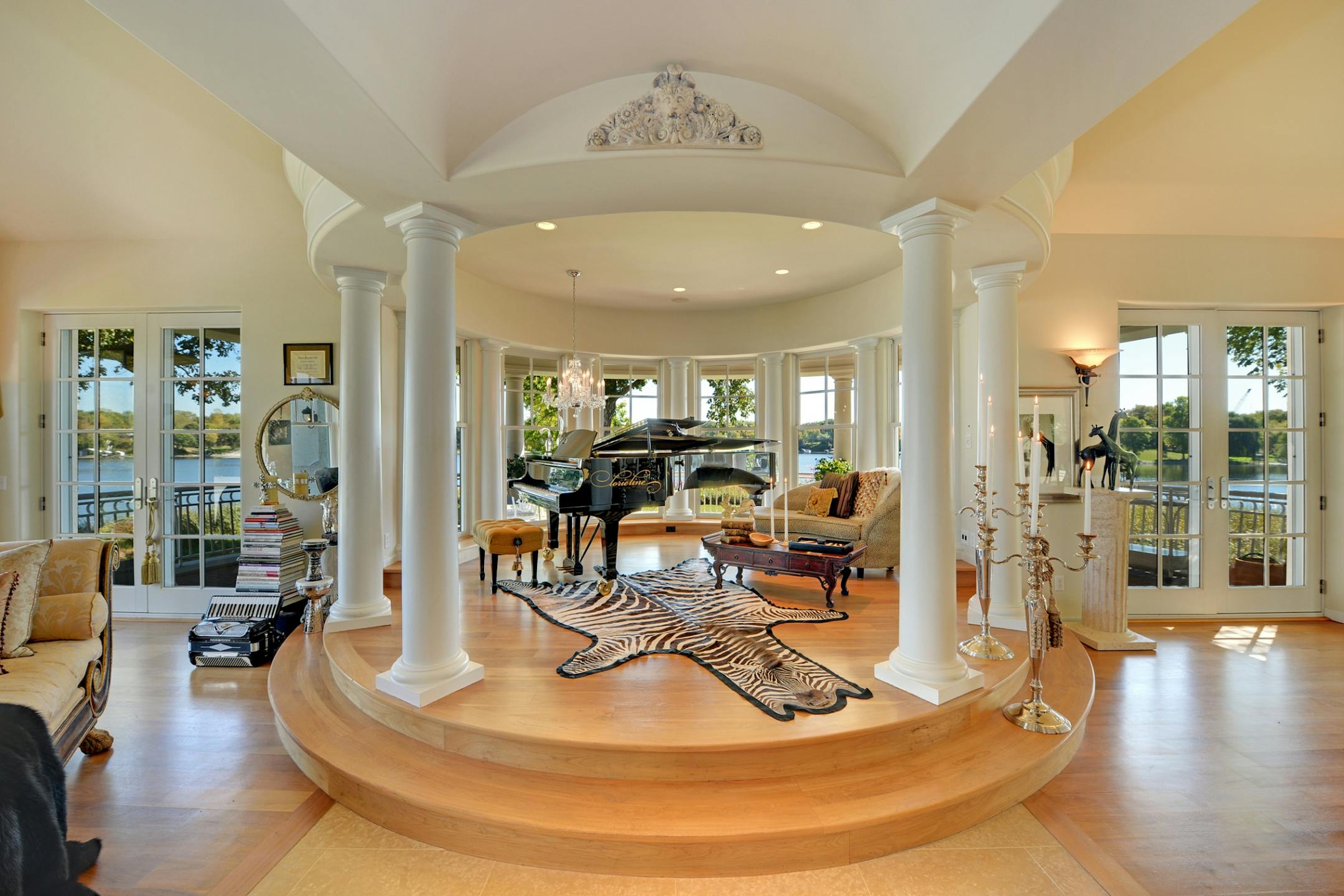 Homegaze1111: Lorie Line's lake Minnetonka home is on the market for 4 million.