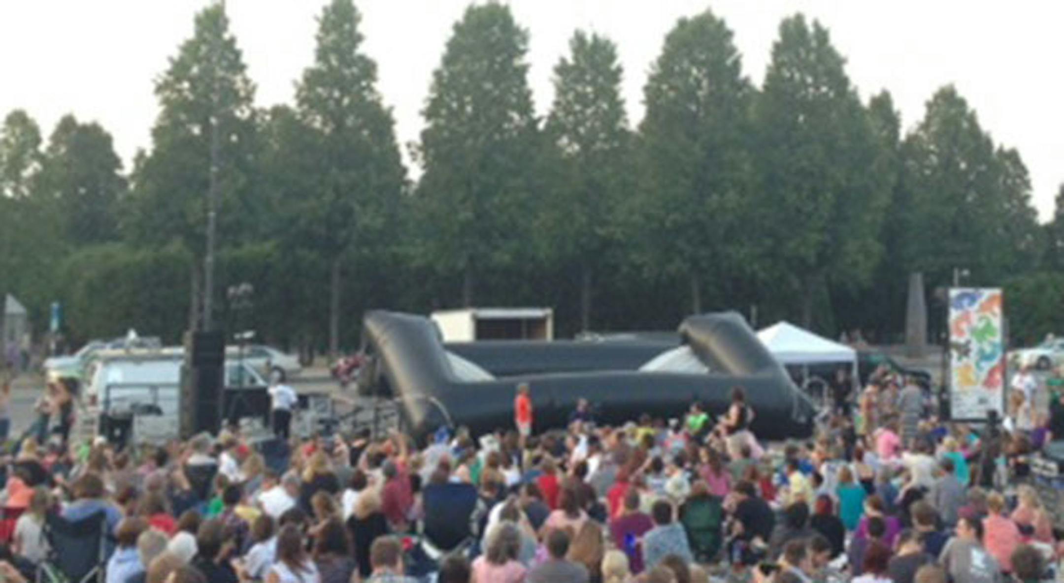 The screen collapsed at the Internet Cat Video Festival at the Walker Art Center on Thursday night.