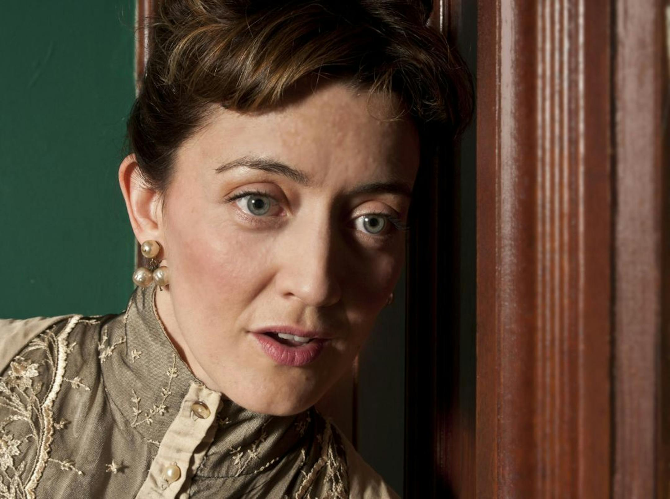 Christina Baldwin in "In the Next Room" at the Jungle Theater.