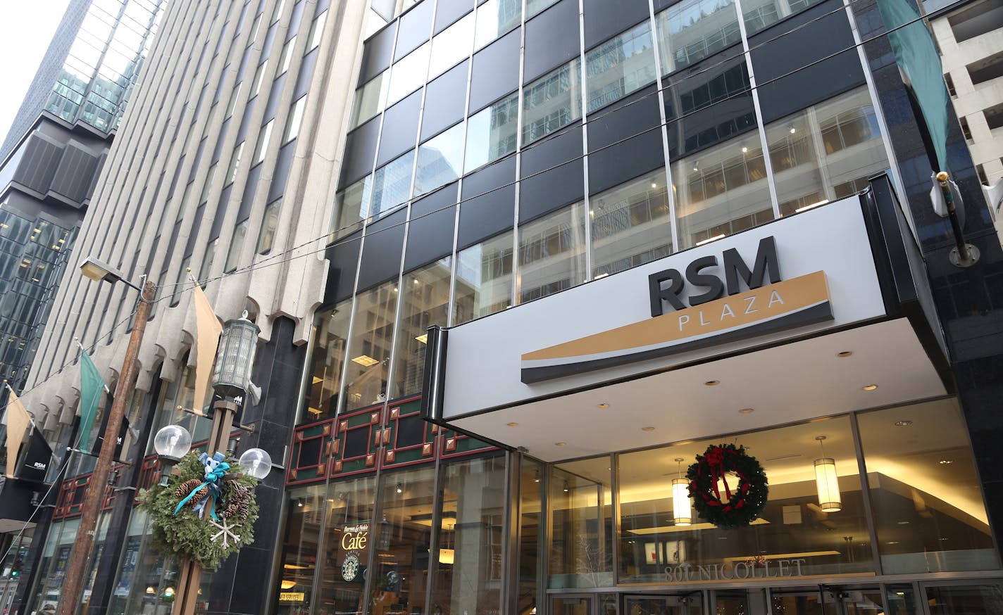 The newly named RSM Plaza. ] (KYNDELL HARKNESS/STAR TRIBUNE) kyndell.harkness@startribune.com A picture of the RSM Plaza in Minneapolis, Min., Thursday December 18, 2015. United Properties has sold RSM Plaza (formerly known as McGladrey PLaza) in the center of downtown Minneapolis on Nicollet Mall