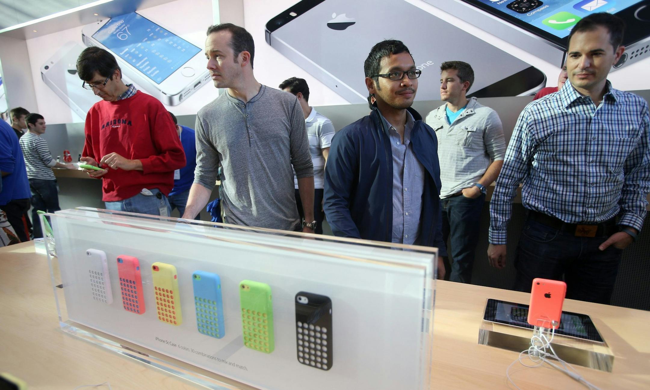 Customers check out the new iPhone 5c during the release of the new iPhone 5s and 5c at the Apple Store on University Avenue in Palo Alto, California, Friday, September 20, 2013. (Jane Tyska/Bay Area News Group/MCT)