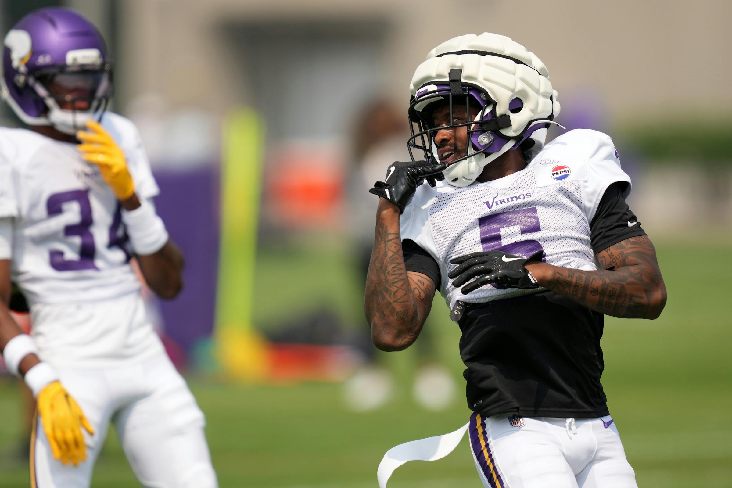 Minnesota Vikings trade cornerback Mekhi Blackmon to the Colts