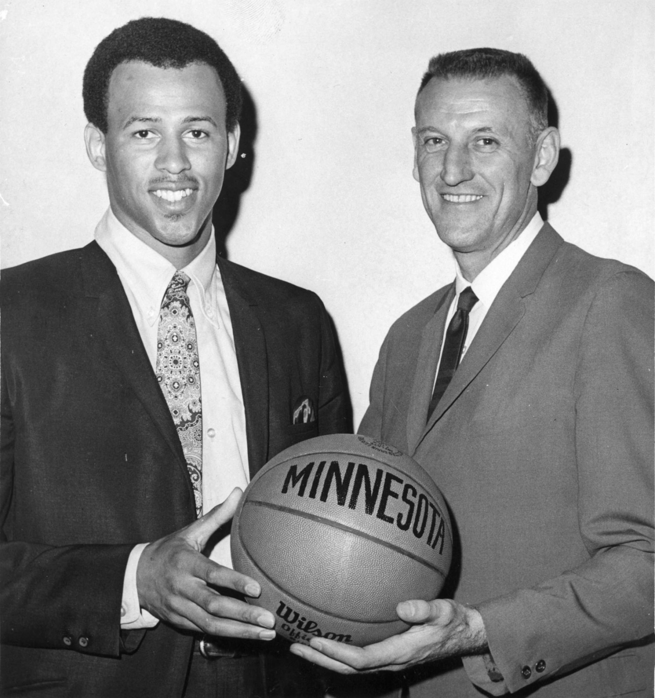 Lou Hudson with Jim Pollard, 1967